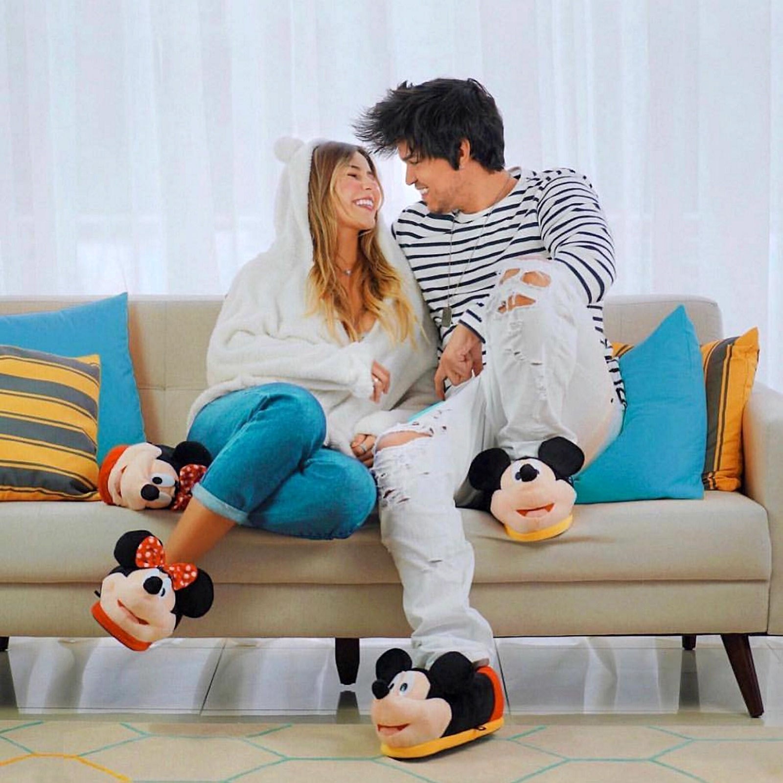  O love bombing é uma forma de manipulação emocional na qual uma pessoa dá muito carinho, atenção e faz declarações de amor exageradas e constantes 