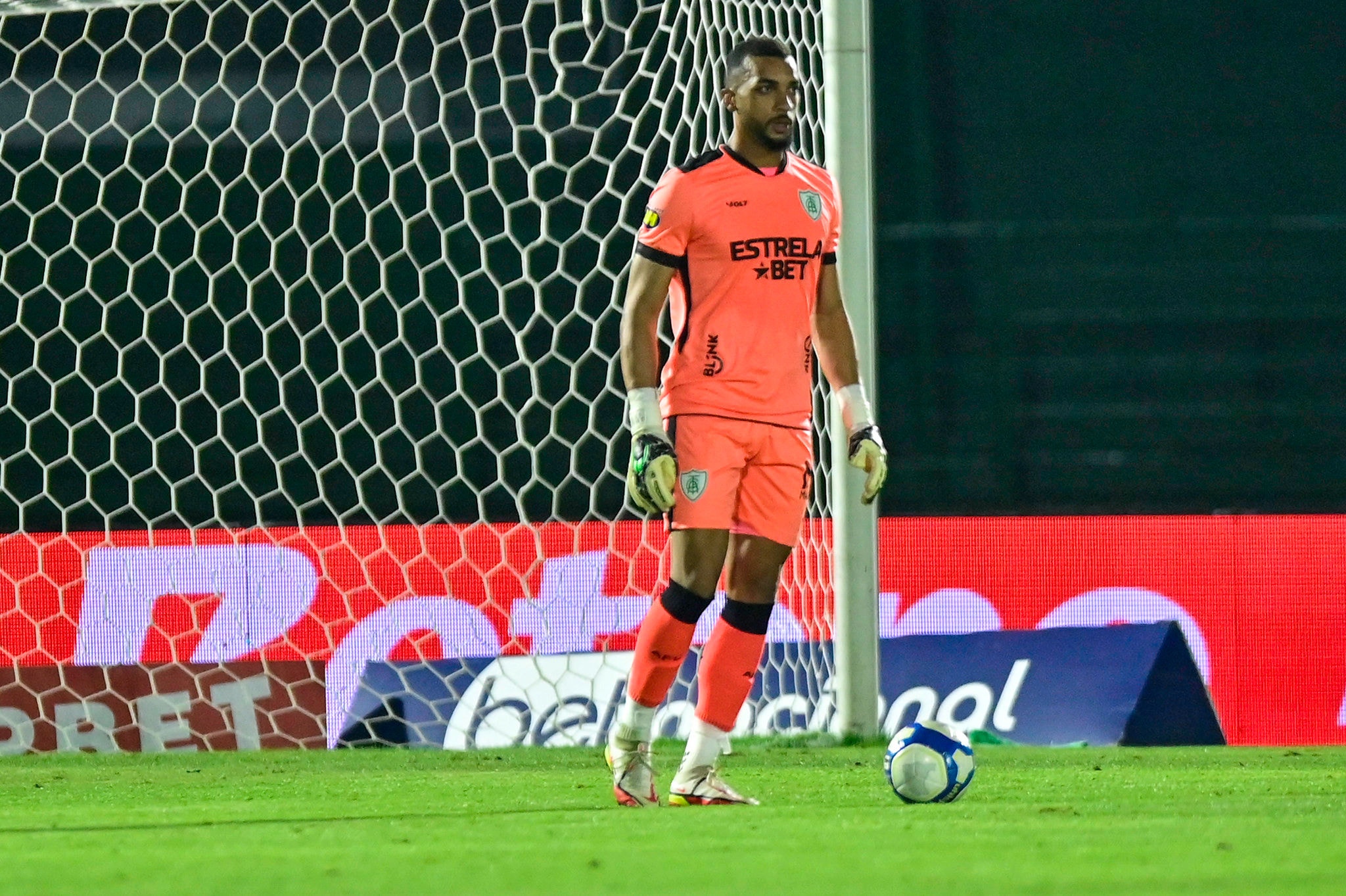 A chegada de Dalberson ao gol do América parece ter dado mais confiança à equipe