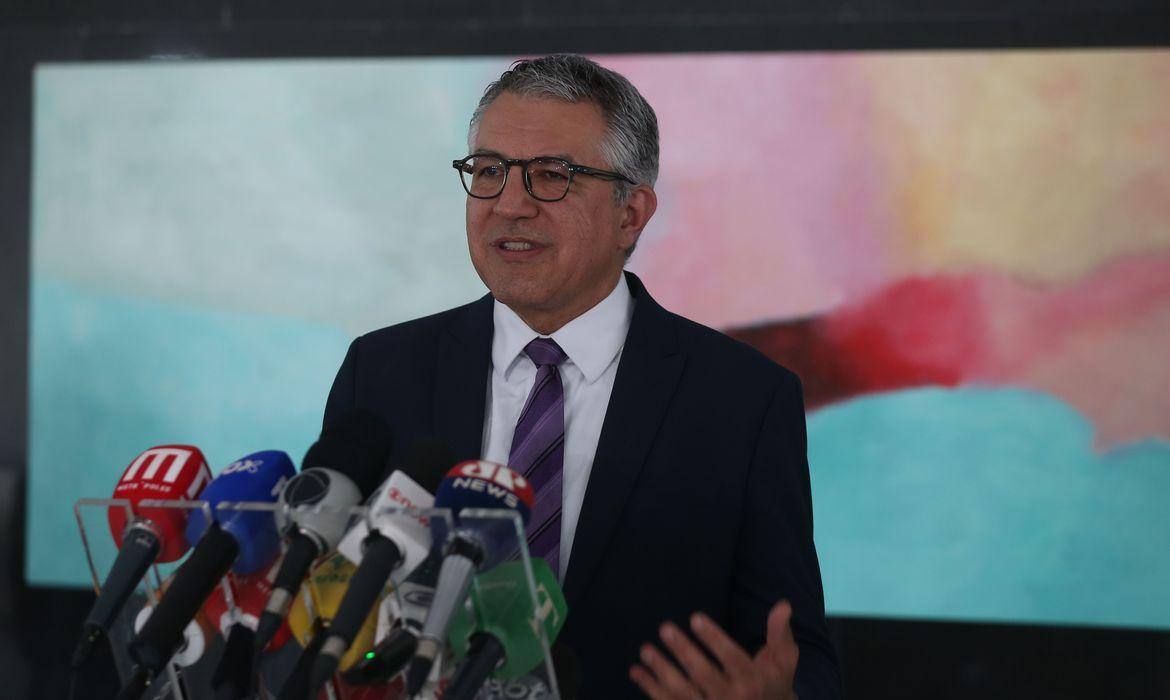 O ministro das Relações Institucionais, Alexandre Padilha, divulgou uma nota sobre a situação do ministério do Turismo nesta quinta (6)
