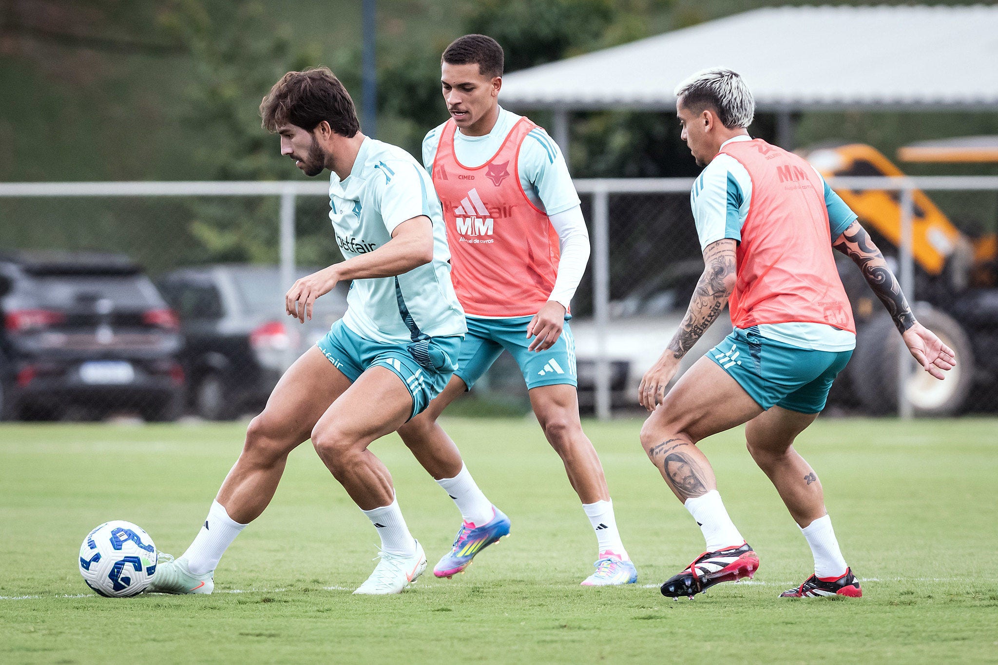 Lucas Silva durante treinamento na Toca da Raposa 2