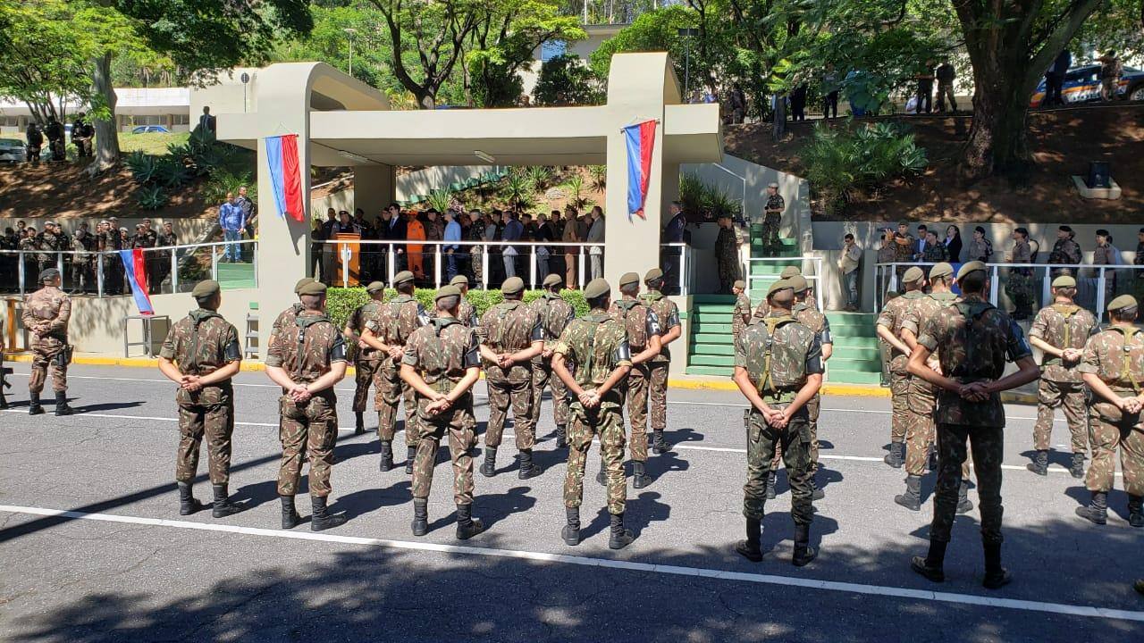 Doação de fuzis