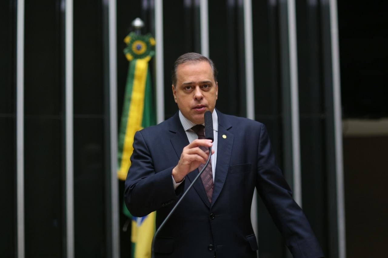Deputado federal Paulo Abi-Ackel (PSDB) cobrou a Vale por conta das dívidas deixadas em Mariana
