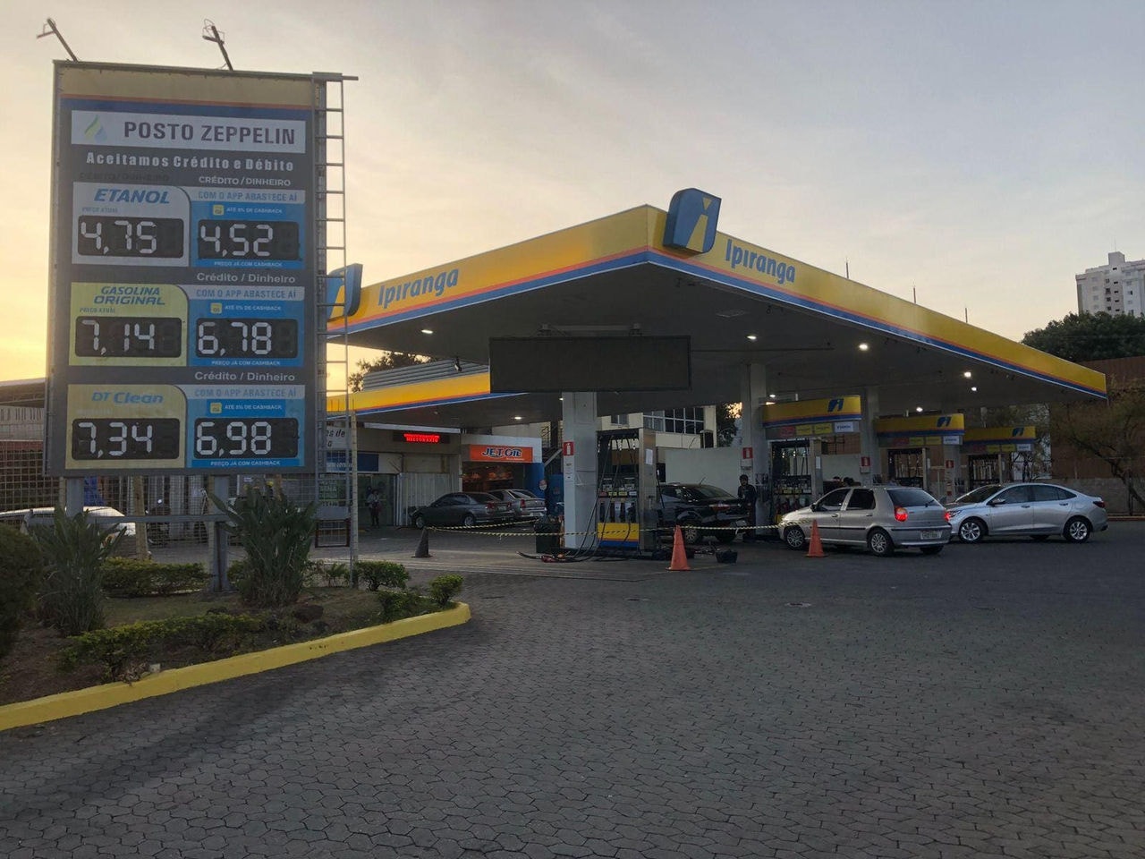 Preço do litro de gasolina começou a cair nos pontos de Belo Horizonte.