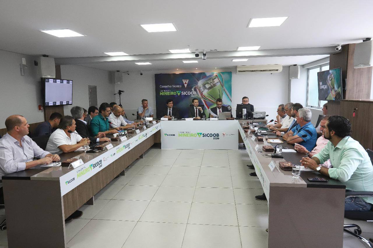 Dirigentes dos 12 clubes do Módulo I durante reunião do Conselho Técnico da FMF