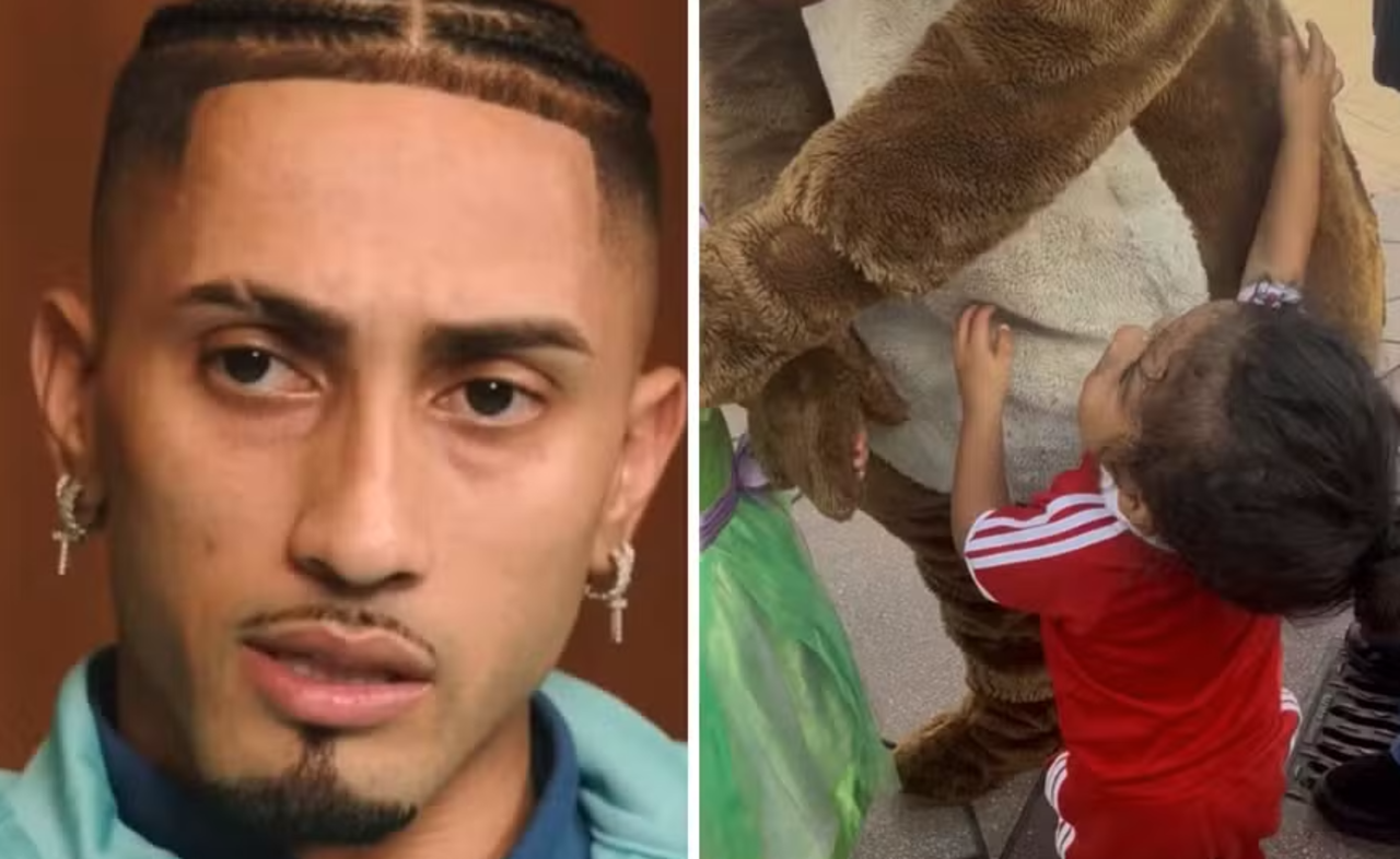Raphinha acusa a Disneyland de Paris de discriminação racial contra o filho
