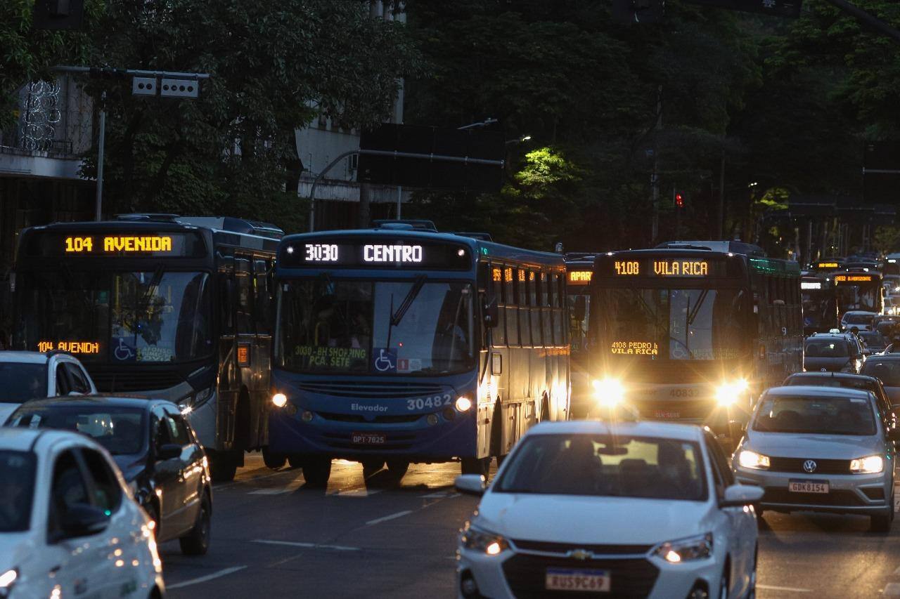 ônibus trânsito congestionamento transporte público bhtrans (janeiro de 2023)