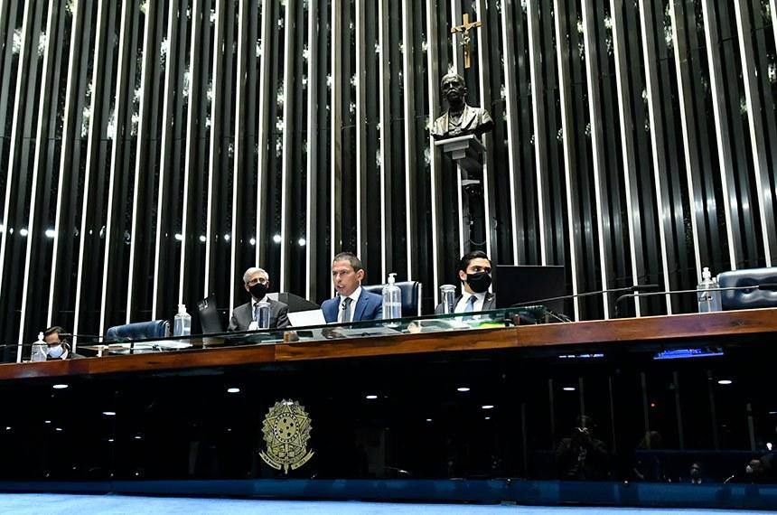 A sessão foi conduzida pelo deputado federal Marcelo Ramos