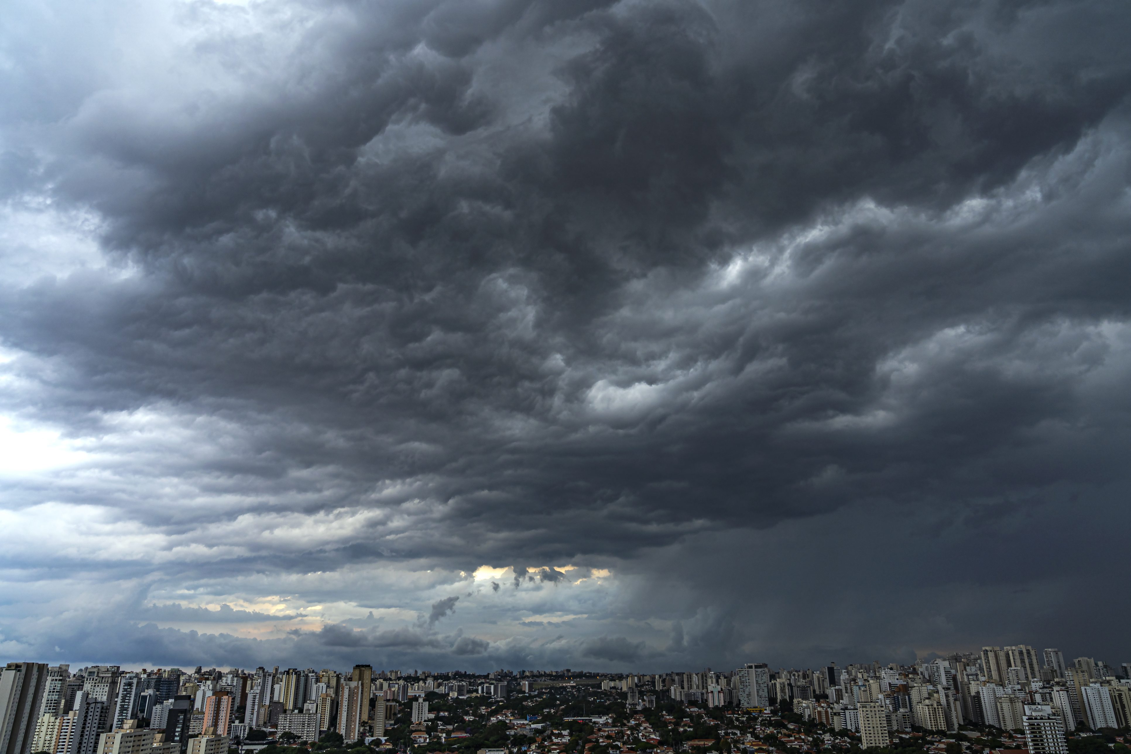 INMET emite alerta laranja de acumulado de chuva de até 100 mm com risco de alagamentos em Alagoinhas e Região até segunda-feira (7)