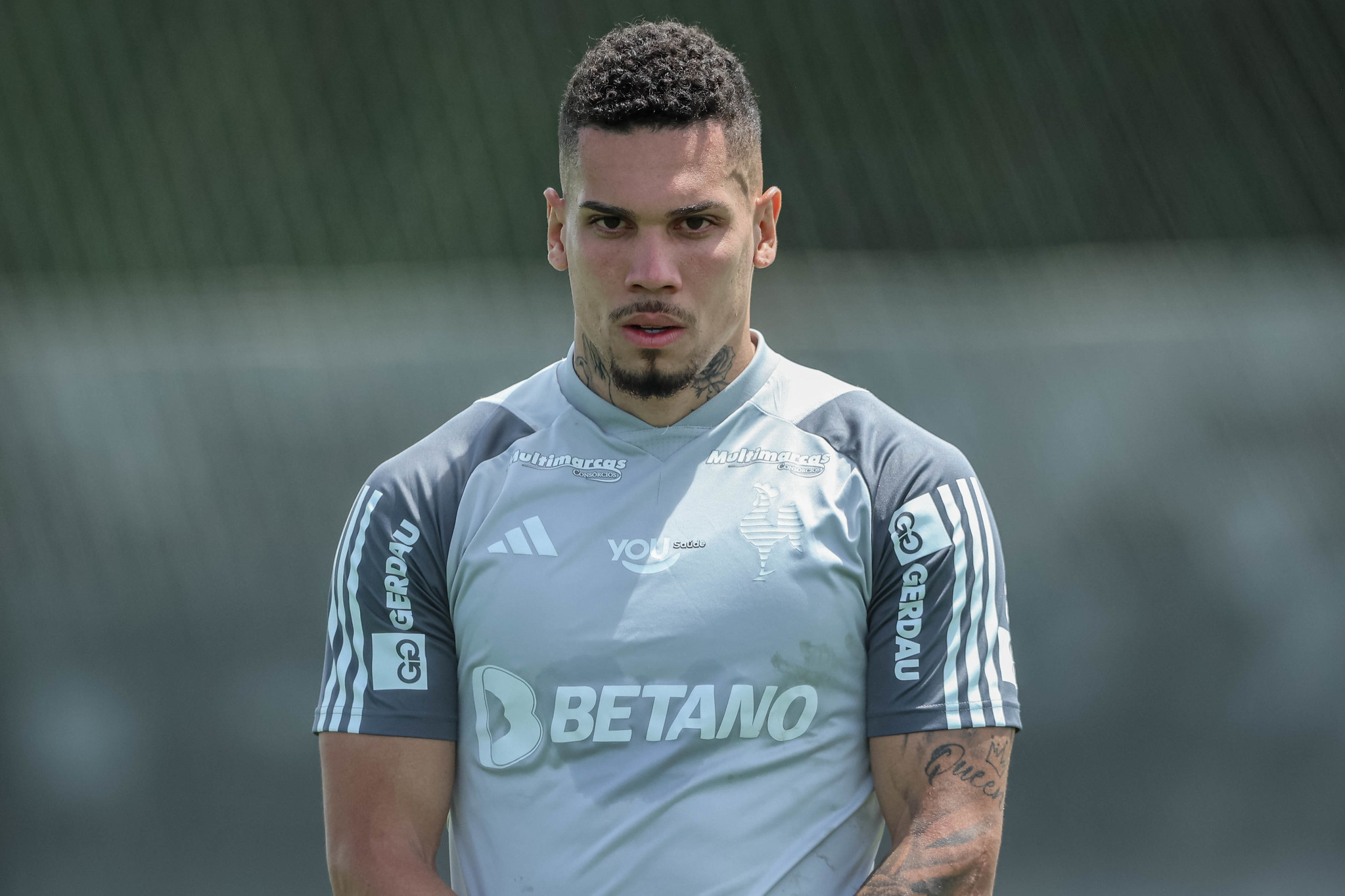 Atlético confirma dívida com Paulinho, mas faz adendo sobre valor