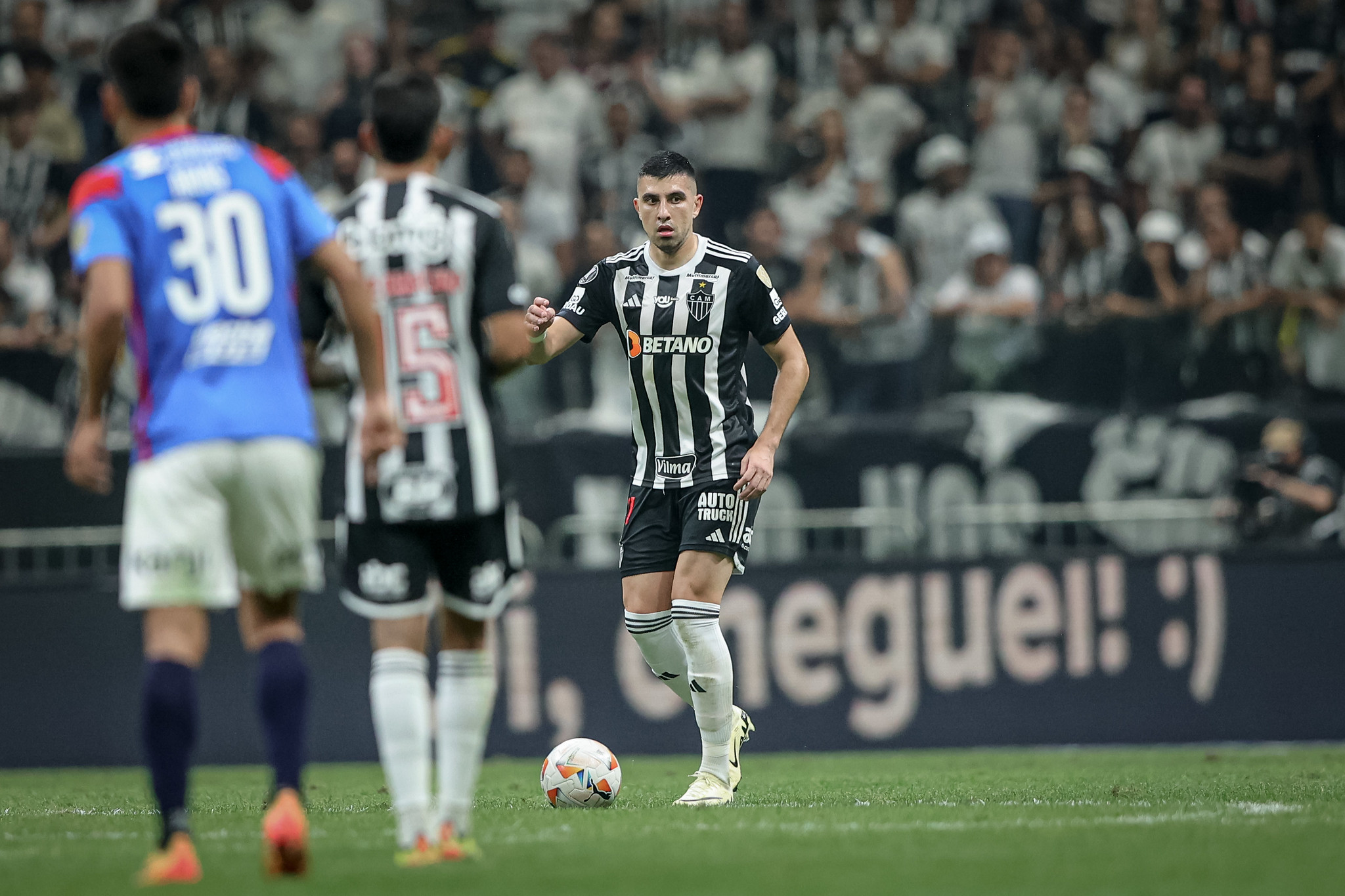 Dupla ex-Atlético brilha em empate entre Boca e Benfica no Mundial