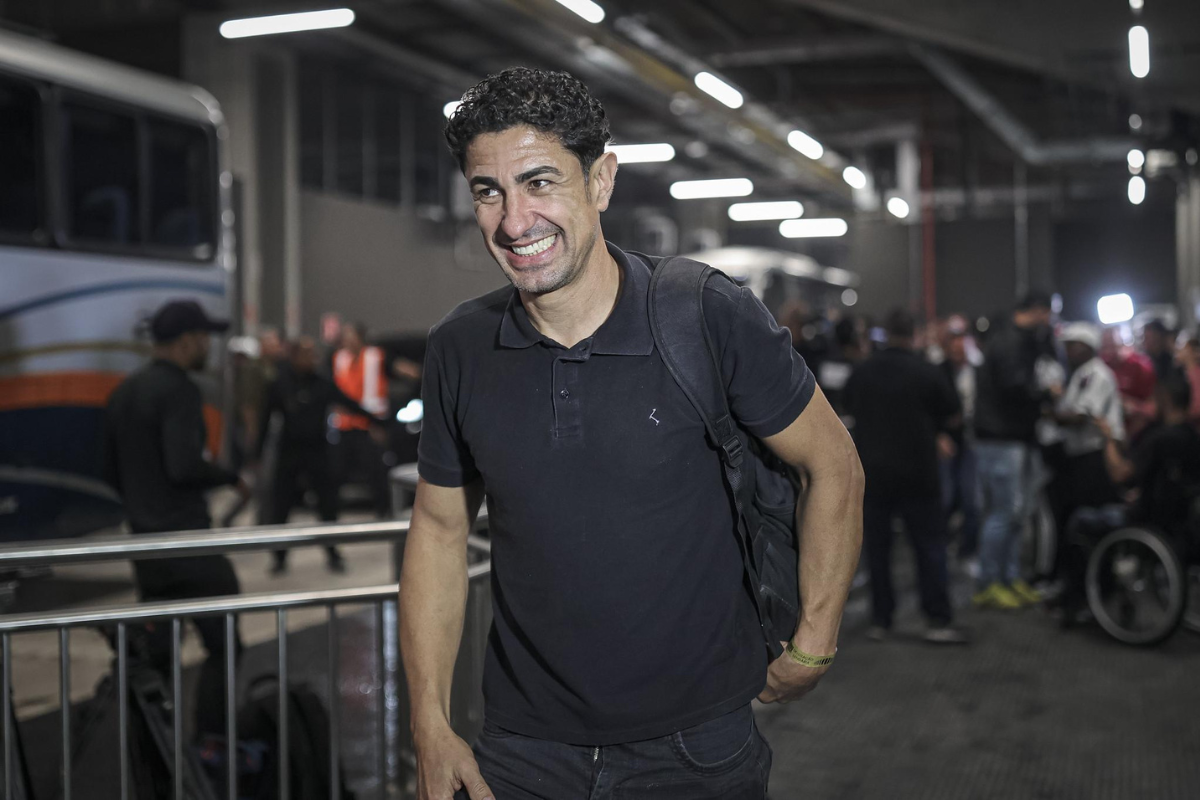 Vanderlei, autor do 'gol de costas' em Fábio, provoca e passa 'de ré' em linha de chegada