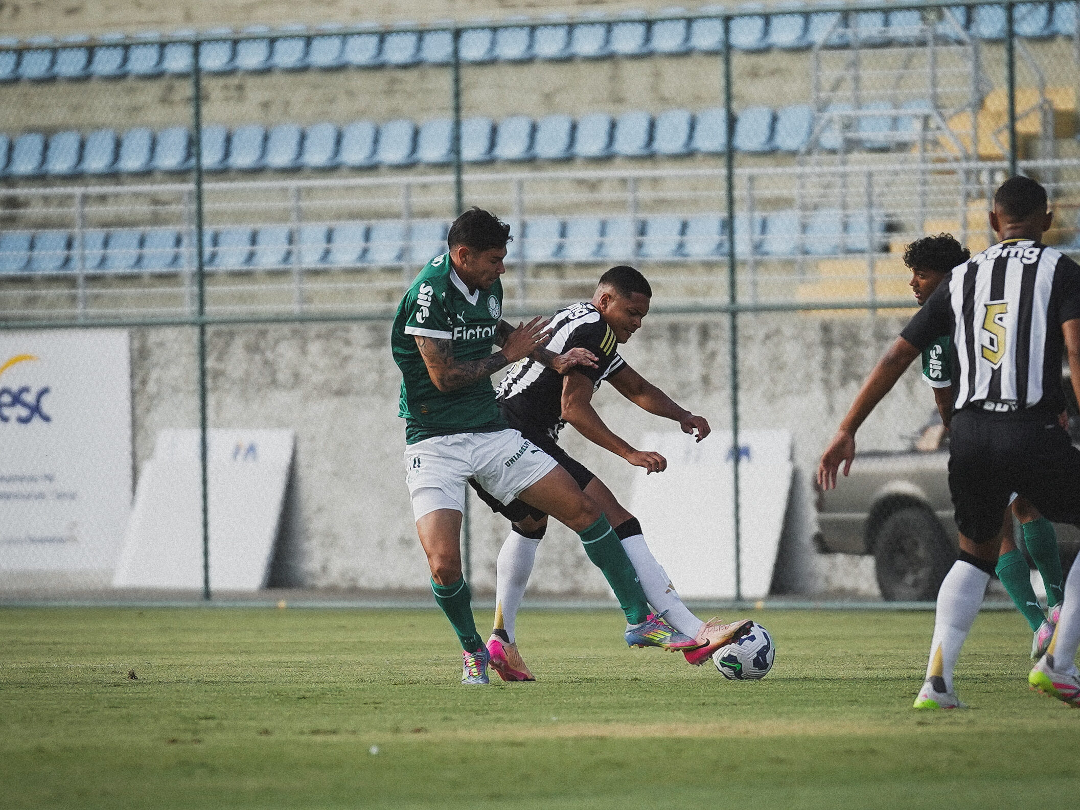 Atlético perde para o Palmeiras e volta à zona de rebaixamento do Brasileiro Sub-20