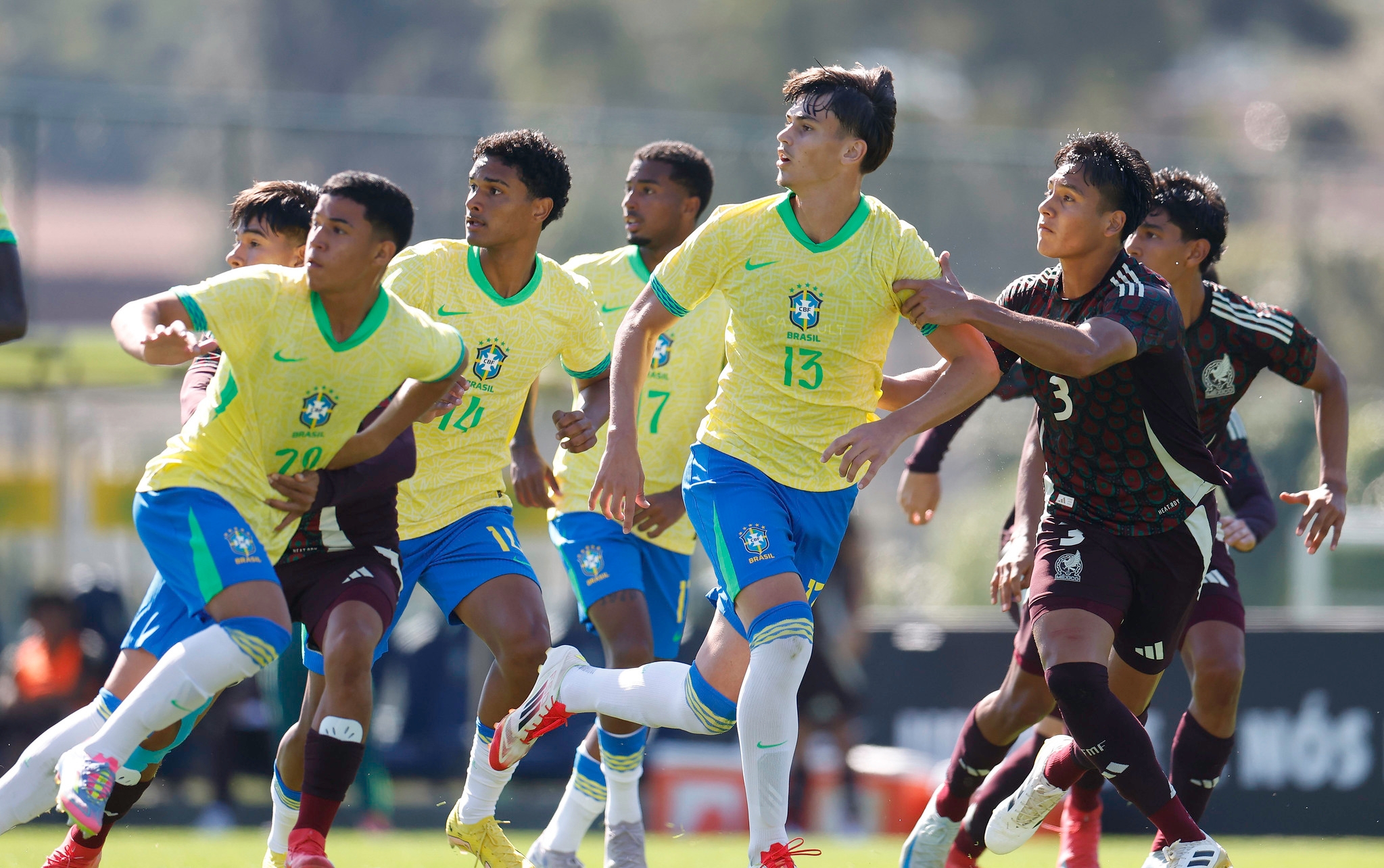 Vitão, da base do Atlético, comemora vitória na seleção sub-17 e projeta sequência no Galo