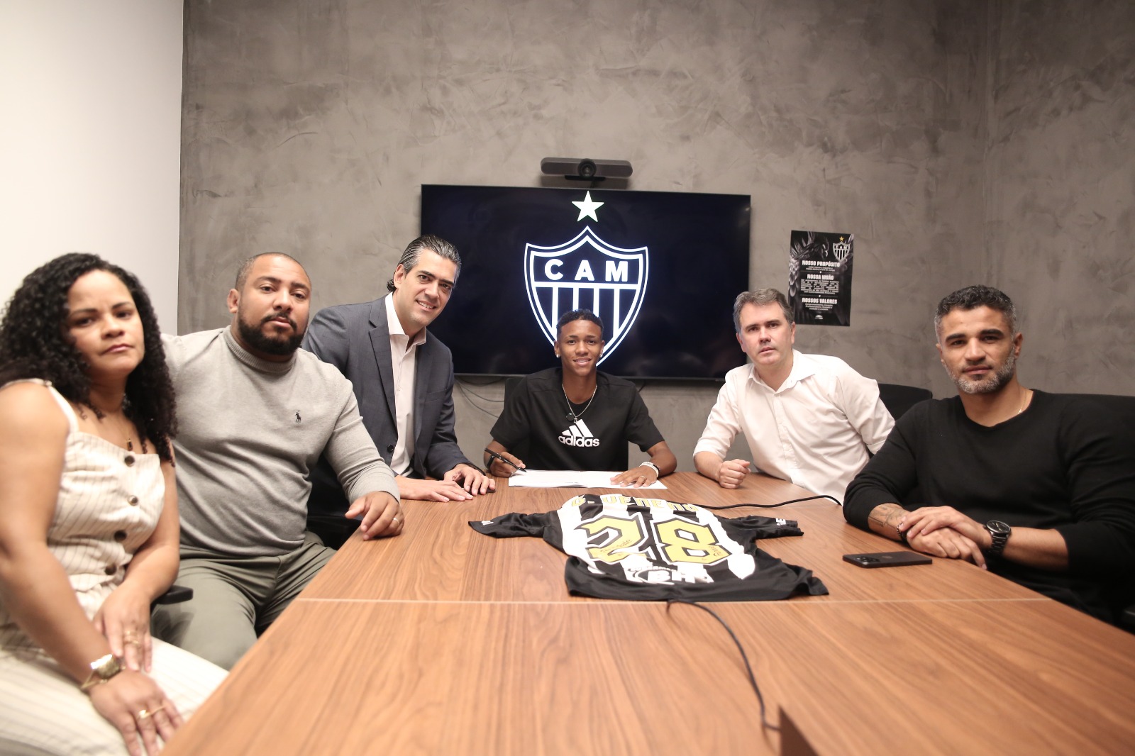 Atlético fecha contrato com Gabriel Veneno, joia da base; confira detalhes do vínculo