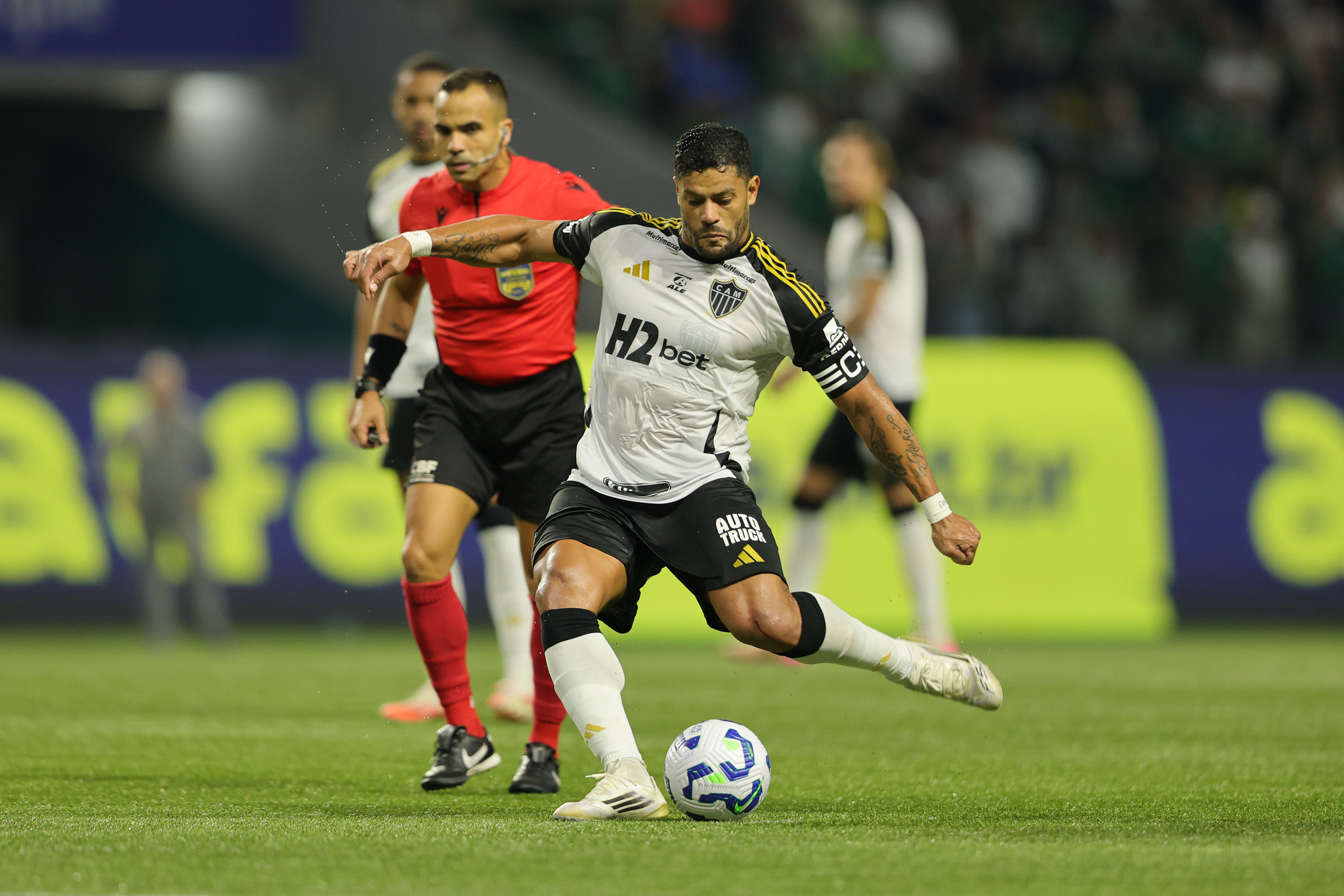 Hulk, do Atlético, se torna oitavo artilheiro em atividade no futebol mundial
