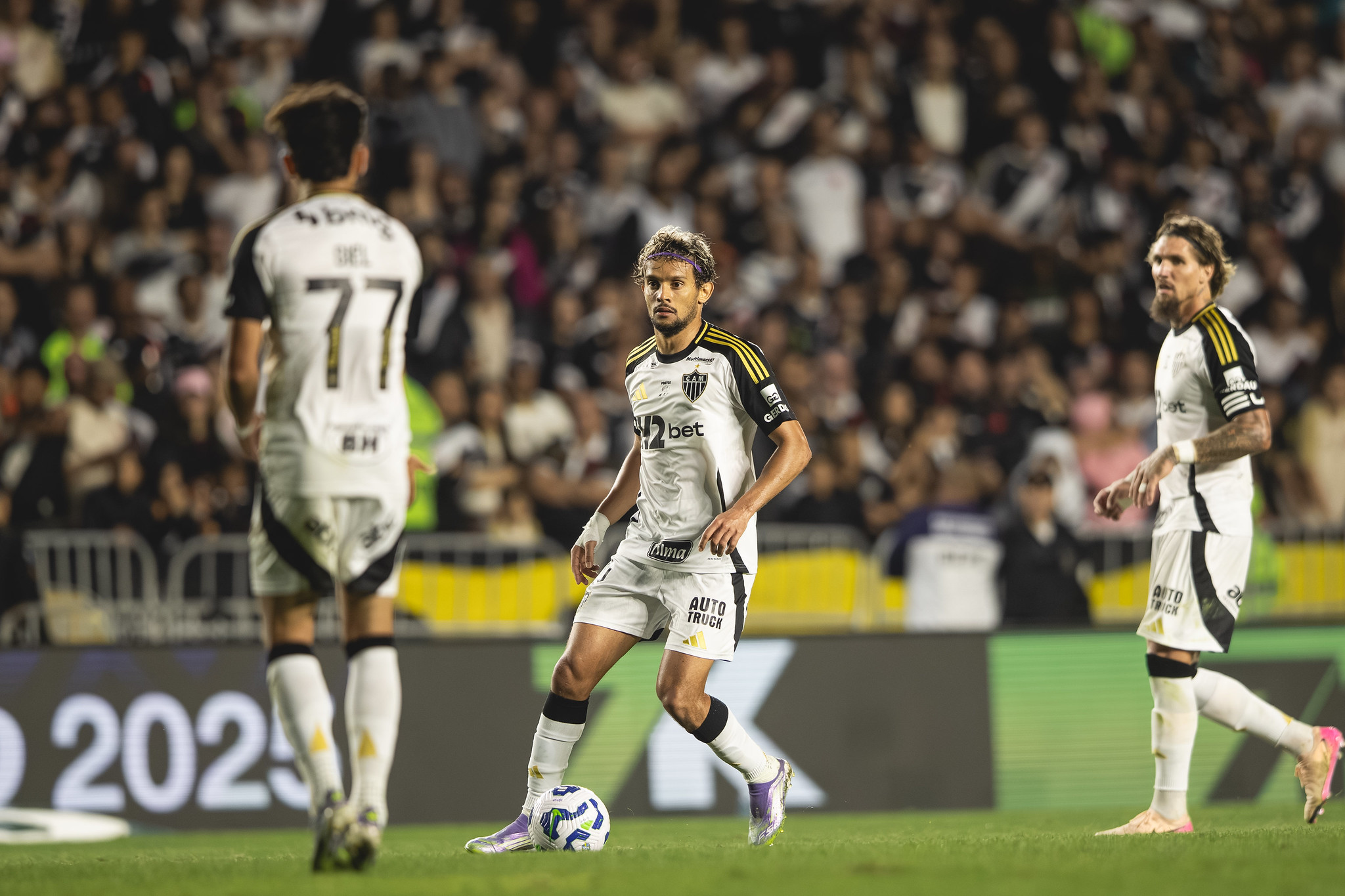 Cuca compara Reinier e Scarpa, e dispara sobre possível saída do camisa 10: ‘Nem pense!’