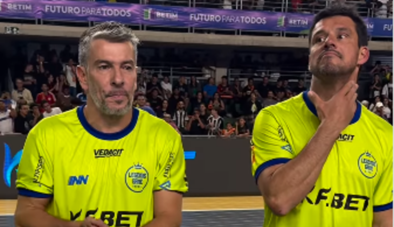 Rivais no gramado, Leandro Donizete e Fabrício jogam no mesmo time em partida solidária em Betim