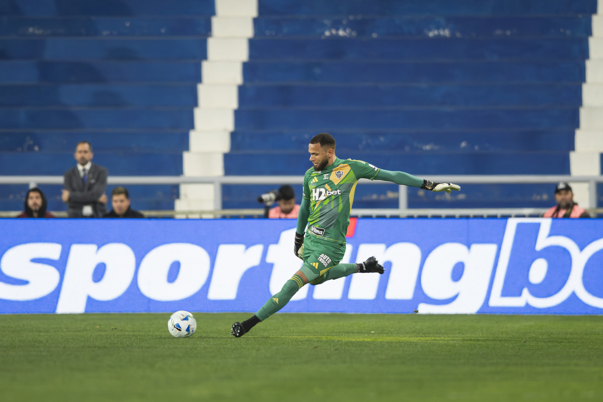 Everson e Rony se tornam jogadores com mais jogos pelo Atlético na Sul-Americana