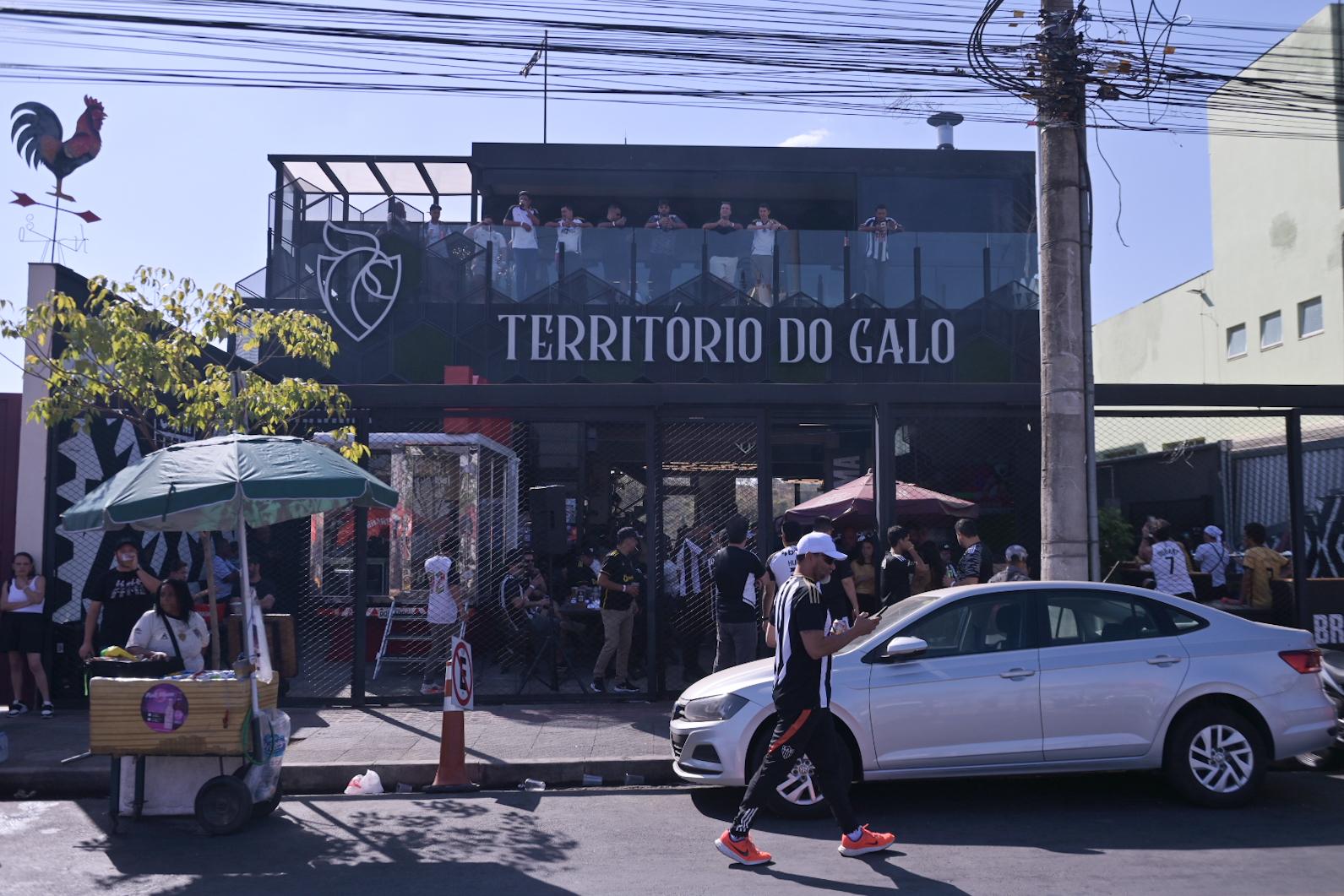 Torcedores do Atlético lotam arredores da Arena MRV antes de clássico contra o Cruzeiro