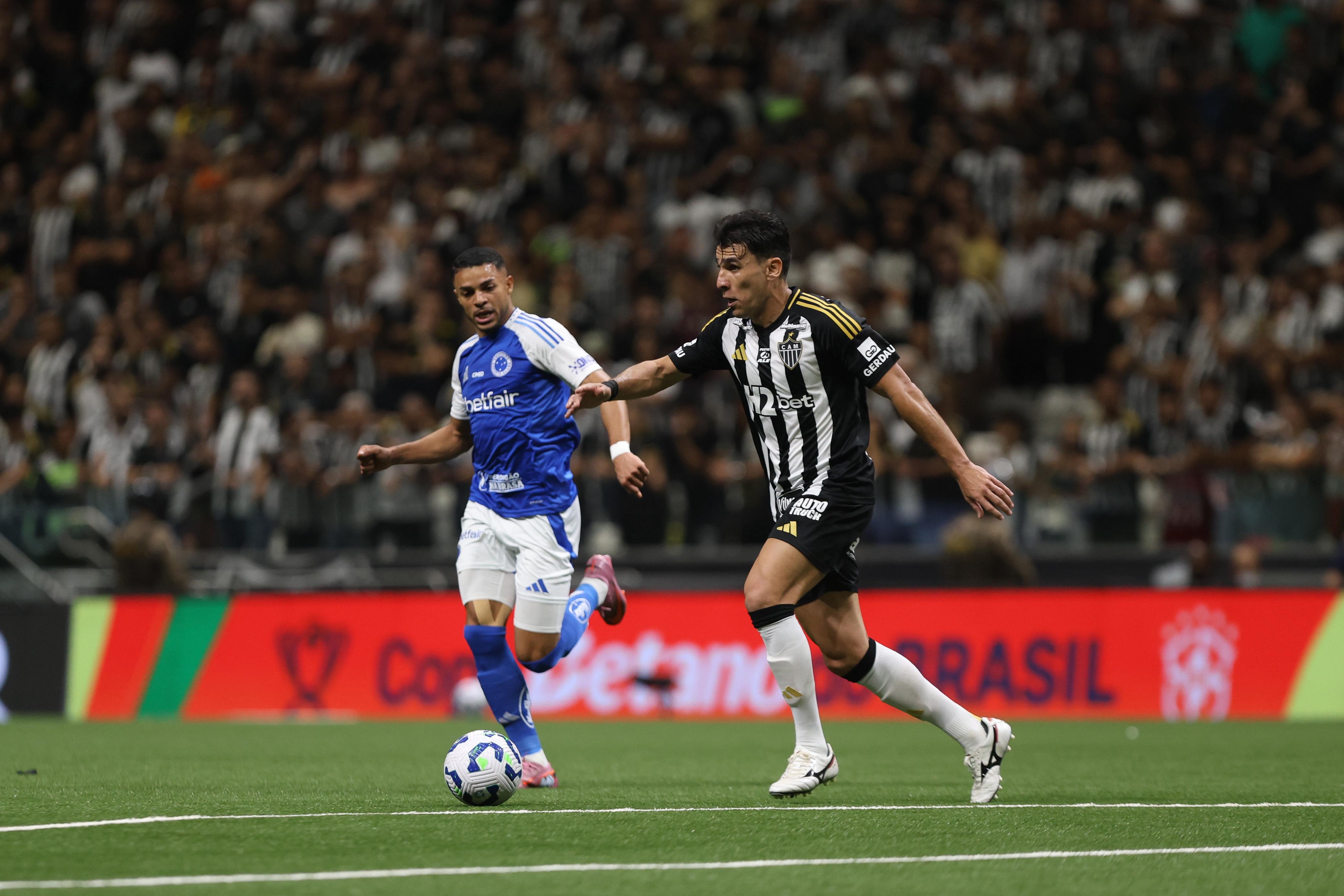 Ídolos de Cruzeiro e Atlético, Gomes e Ronaldinho Gaúcho projetam clássico na Copa do Brasil