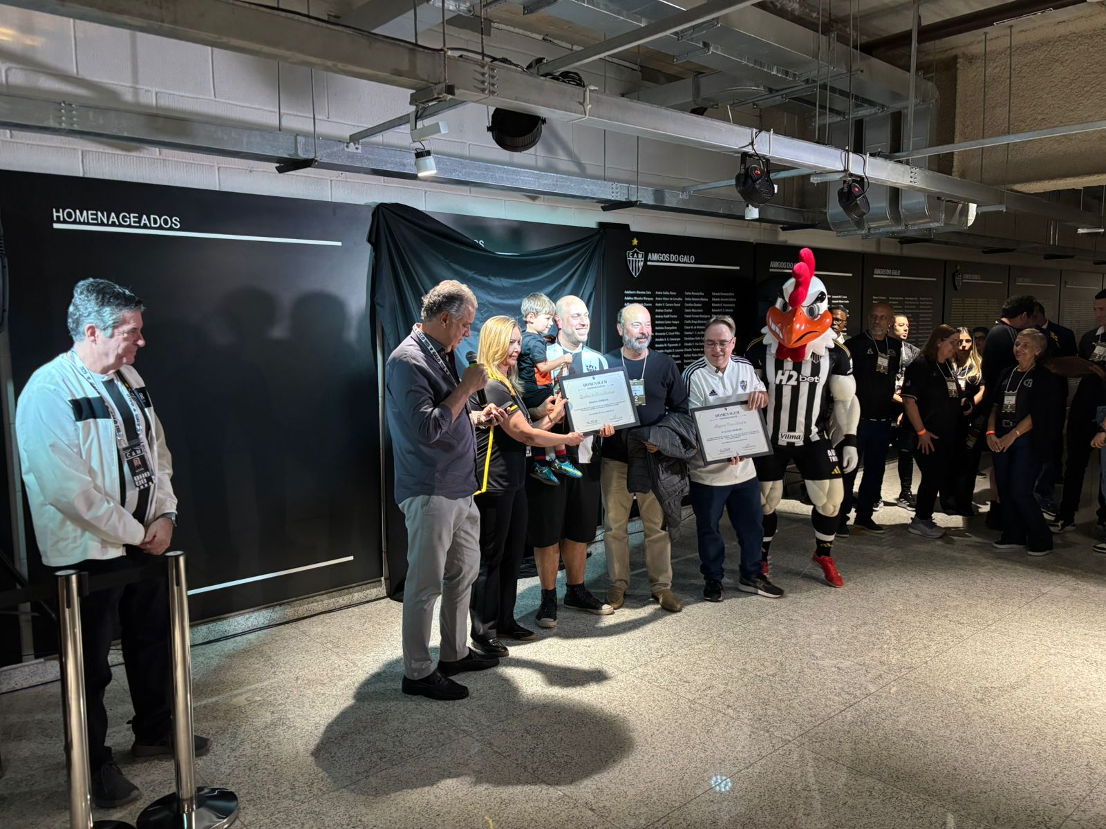 Atlético homenageia torcedores memoráveis na Arena MRV 