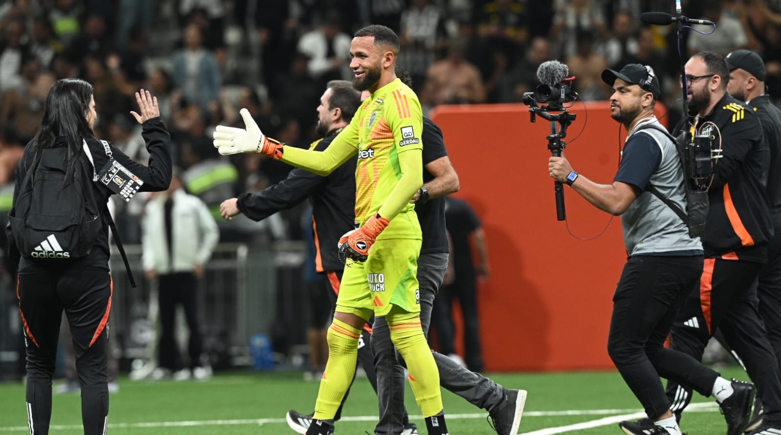 Heroi do Atlético contra o Flamengo, Everson celebra classificação diante do 'melhor time do Brasil'