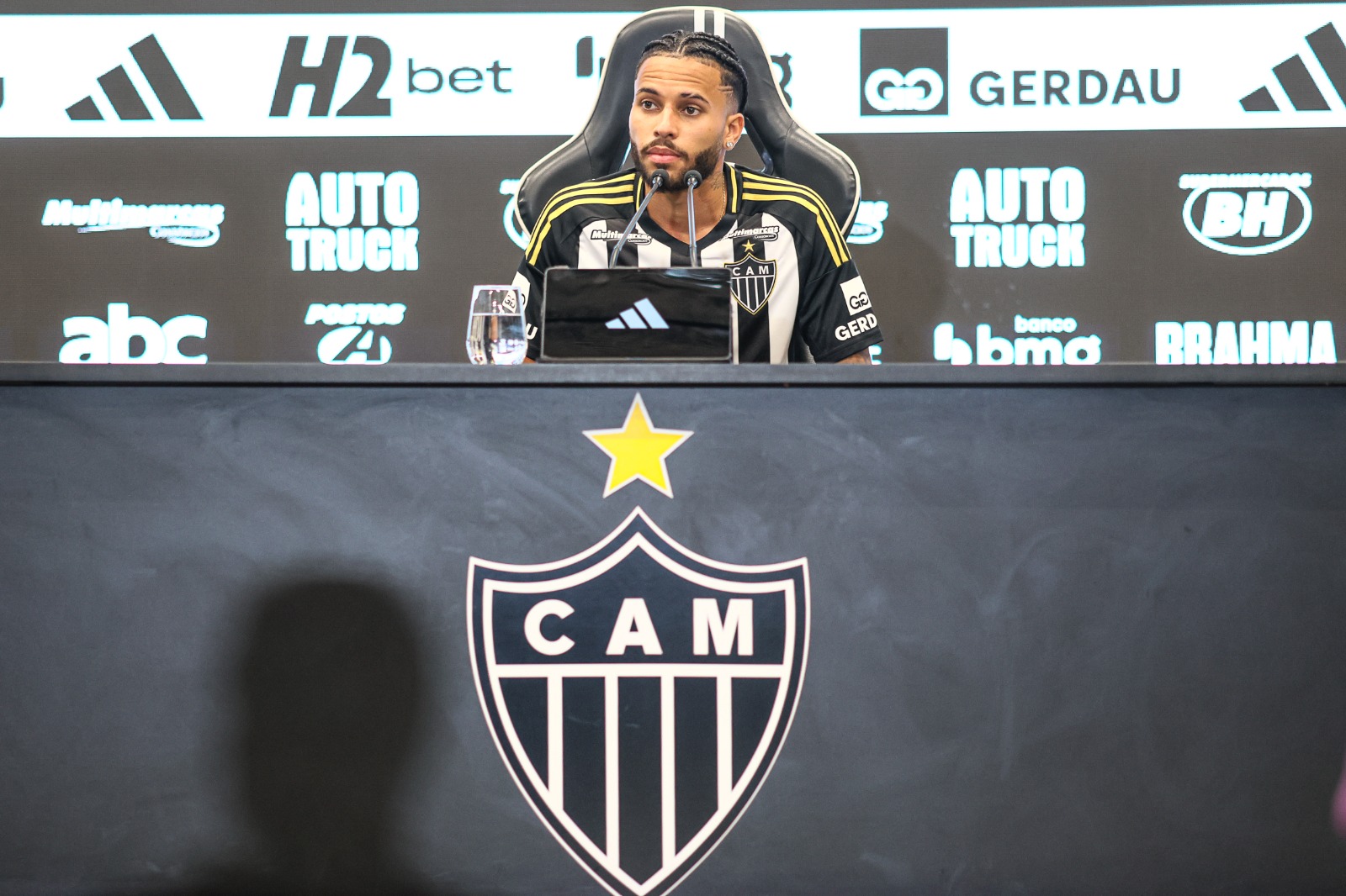 Alexsander revela conversa com Cuca e projeta decisão contra o Flamengo: “Nasci para jogo grande