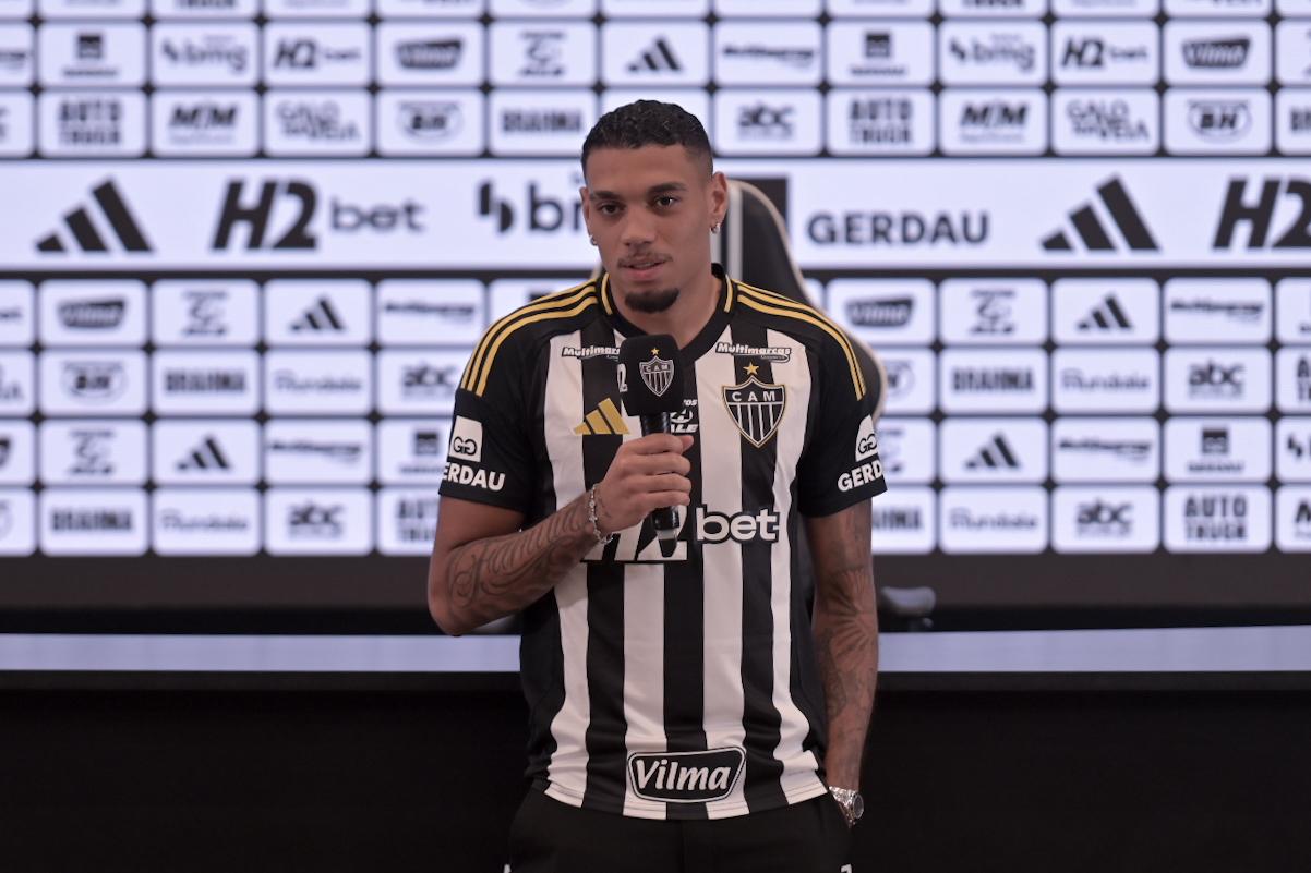 Apresentado pelo Atlético, Ruan Tressoldi explica situação física e detalha características