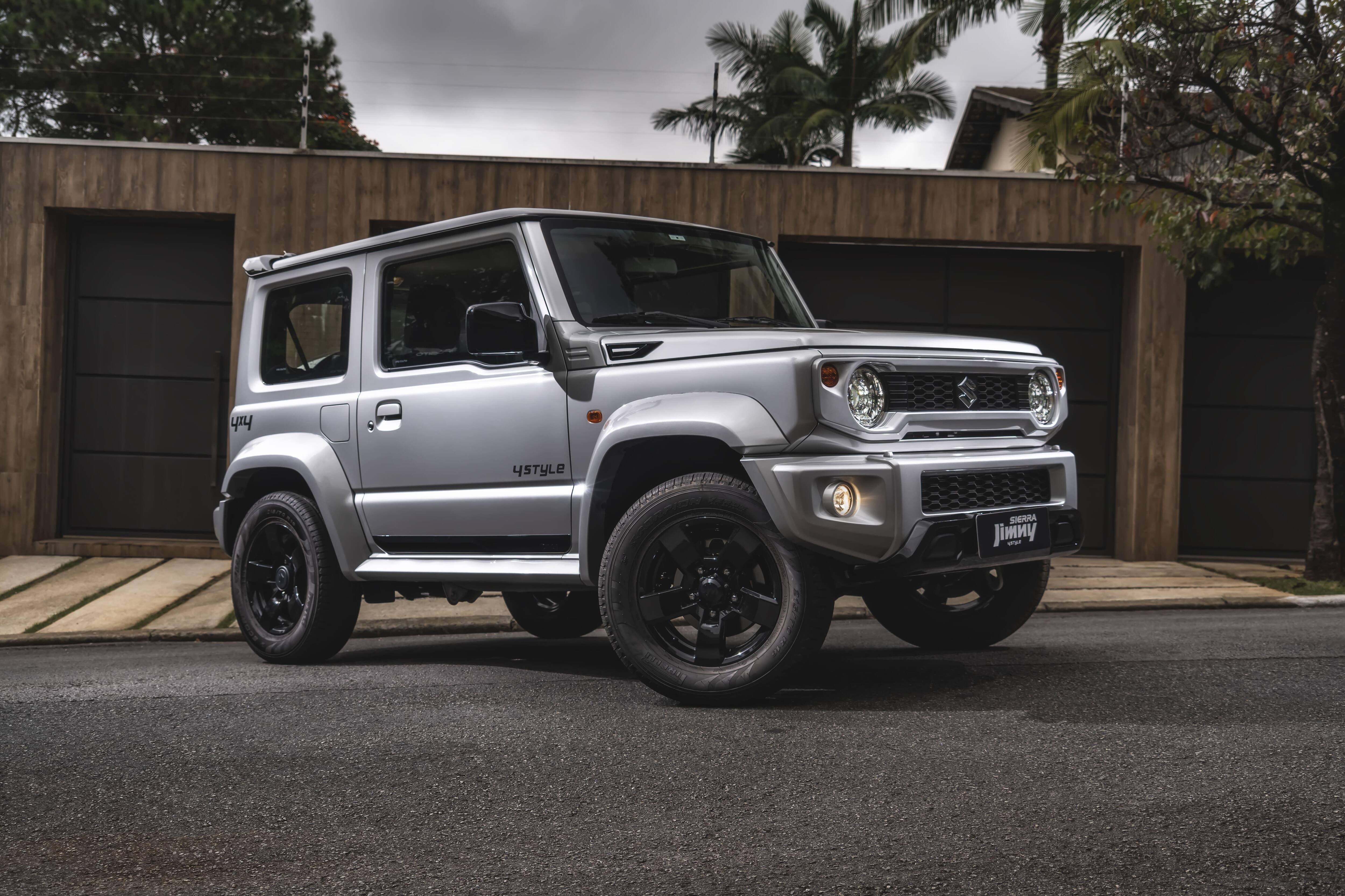 Suzuki Jimny chega à linha 2025 e fica até R$ 20 mil mais barato | O TEMPO