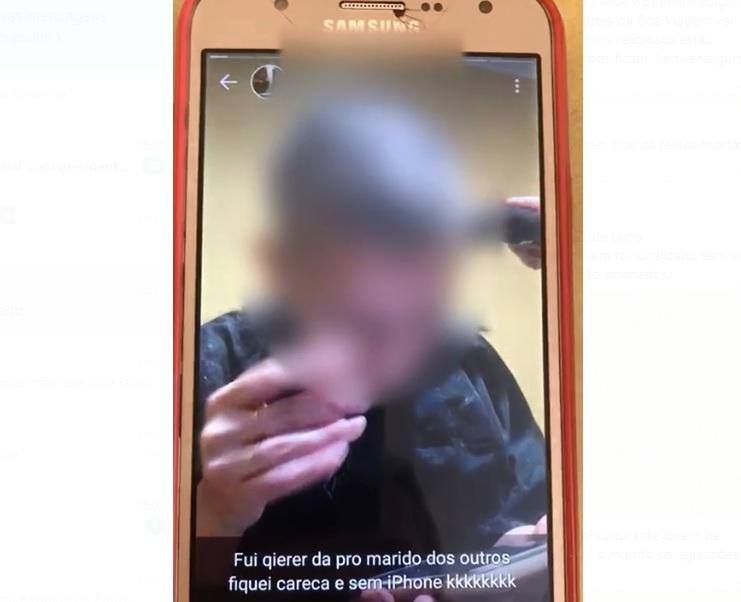 Suspeita fez um vídeo cortando o cabelo da vítima e postou em um aplicativo