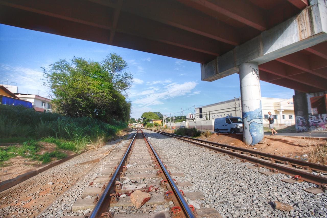 Homem foi jogado na linha de trem após ser agredido
