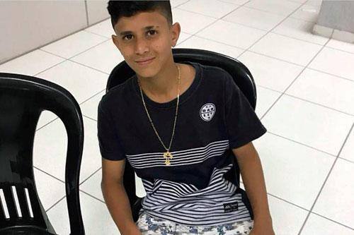 Gabriel, de 15 anos, foi atingido por linha chilena em Betim no sábado (20)