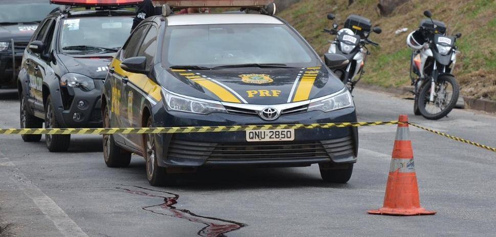 Vítima estava em um carro de cor escura que passava pela via de acesso da Regap, sentido Belo Horizonte
