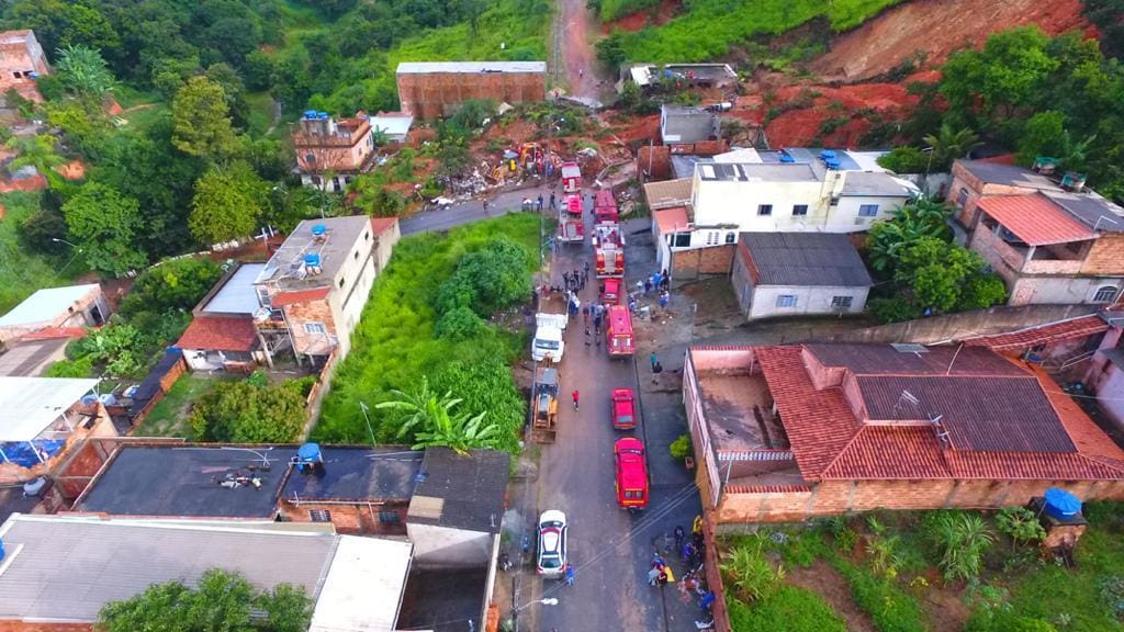 Local do desabamento que matou a família