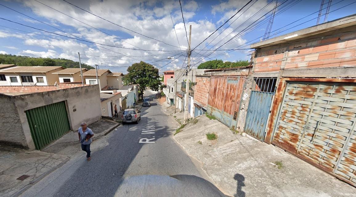 Criminosos tentaram escapar da polícia, mas acabaram detidos no bairro Duque de Caxias, em Betim