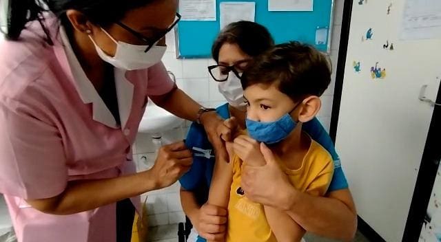 Mais de 10 mil crianças receberam a primeira dose de vacina contra a Covid em um só dia