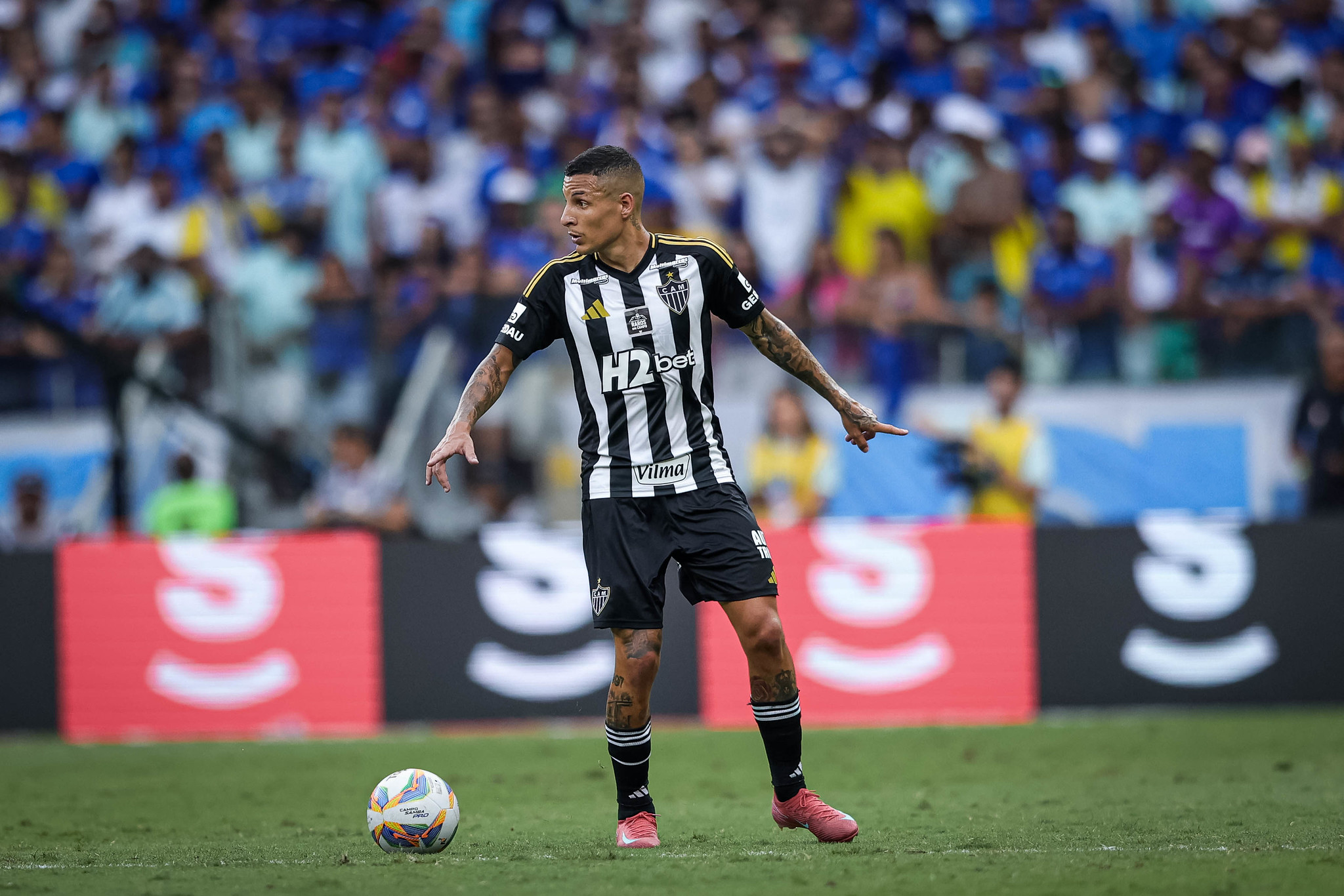 Guilherme Arana, do Atlético, sofreu quatro lesões nos últimos 10 meses; relembre