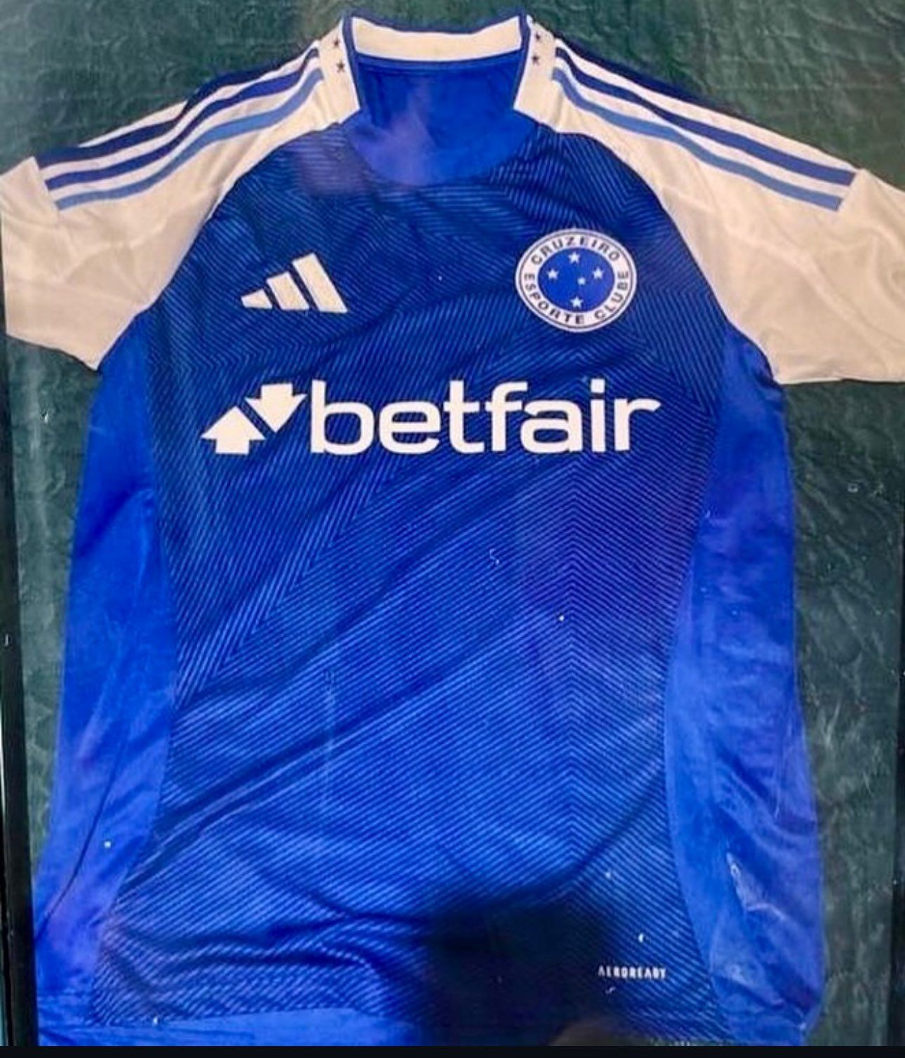 Cruzeiro define data para estreia de novo uniforme que será utilizado temporada 2025