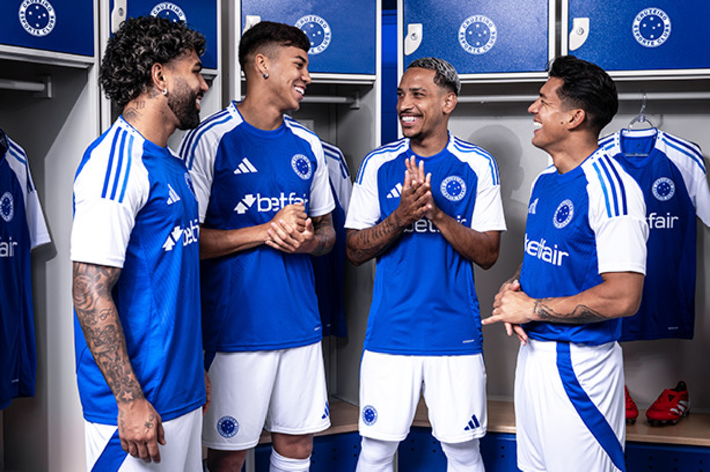 Cruzeiro lança nova camisa para 2025; veja linha completa do novo uniforme