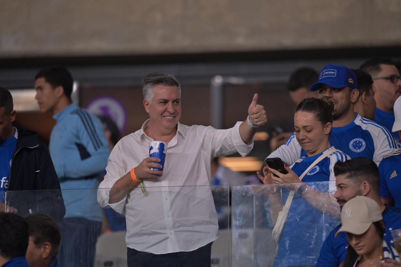 Prefeito de Belo Horizonte, Álvaro Damião acompanha clássico entre Cruzeiro e Atlético no Mineirão
