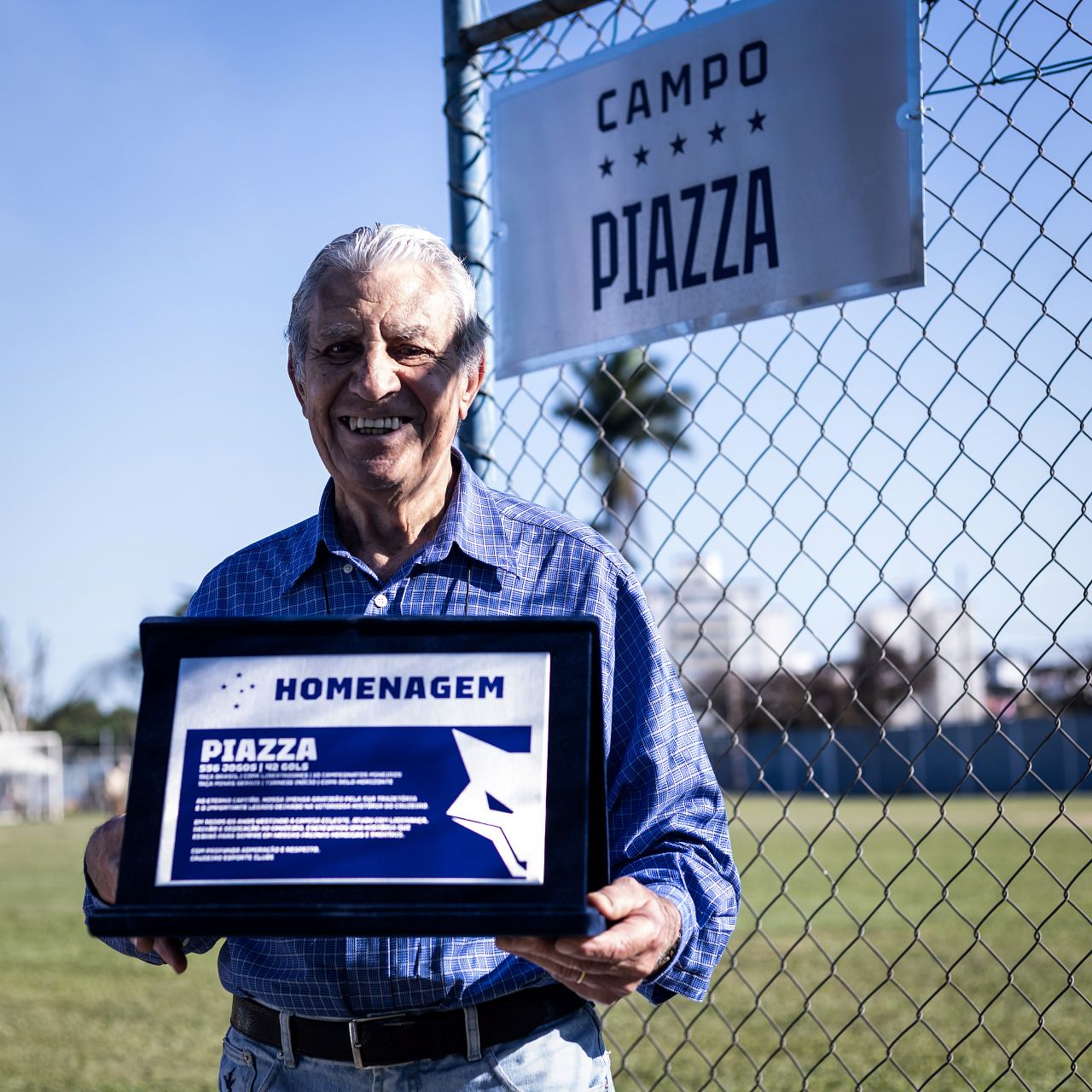 Ídolo do Cruzeiro, Piazza ganha homenagem e batiza campo da Toca I