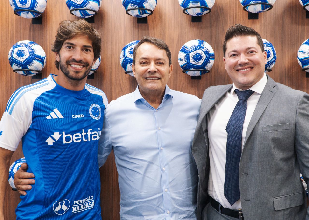 Vídeo: Pedrinho celebra renovação de Lucas Silva com o Cruzeiro: 