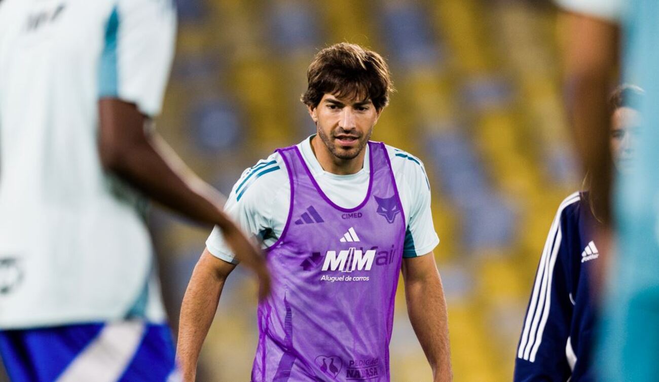 Lucas Silva pede 'pés no chão' ao elenco do Cruzeiro sobre liderança da Série A