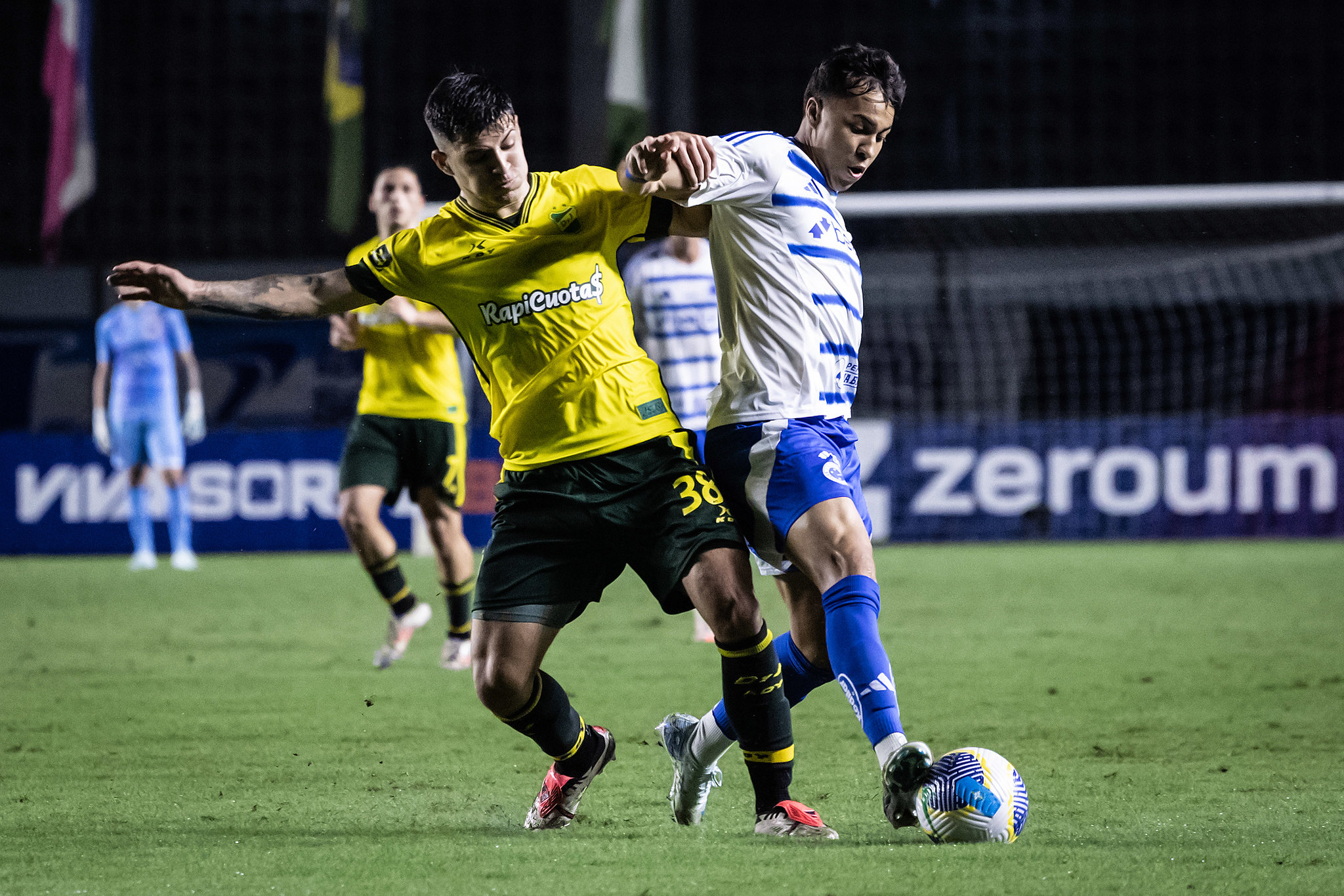 Cruzeiro perde para o Defensa y Justicia em primeiro amistoso no Espírito Santo
