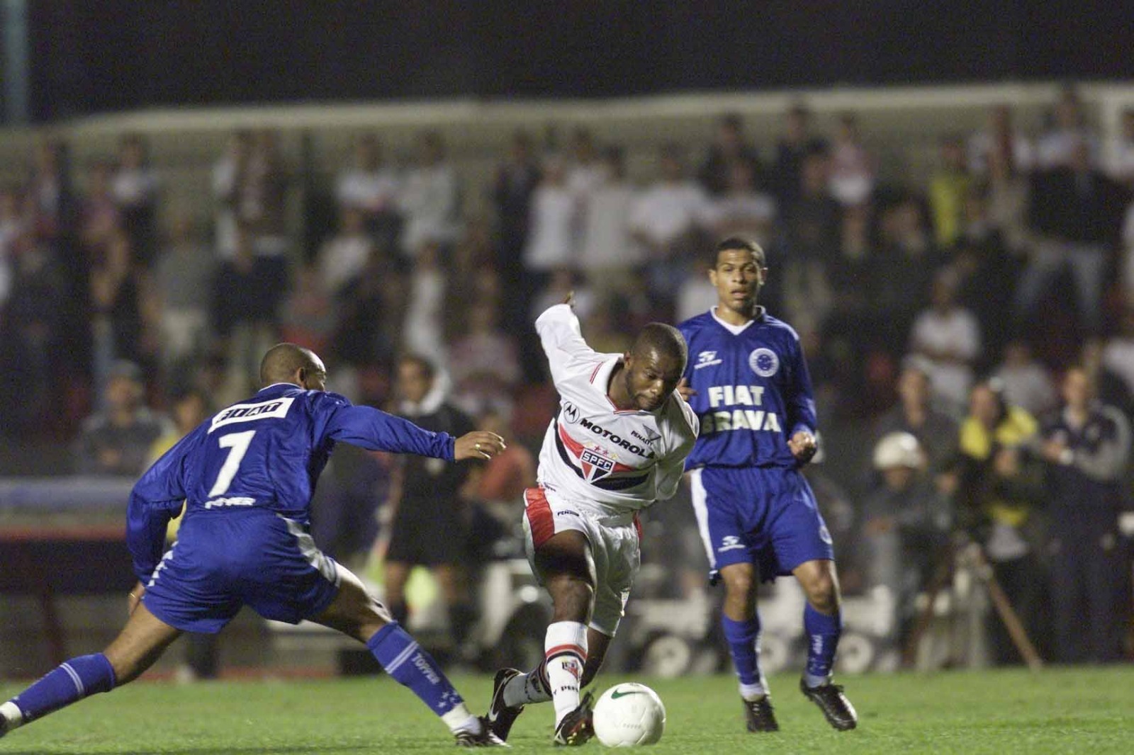 Há 25 anos, Cruzeiro calava o Morumbi no jogo de ida da final da Copa do Brasil