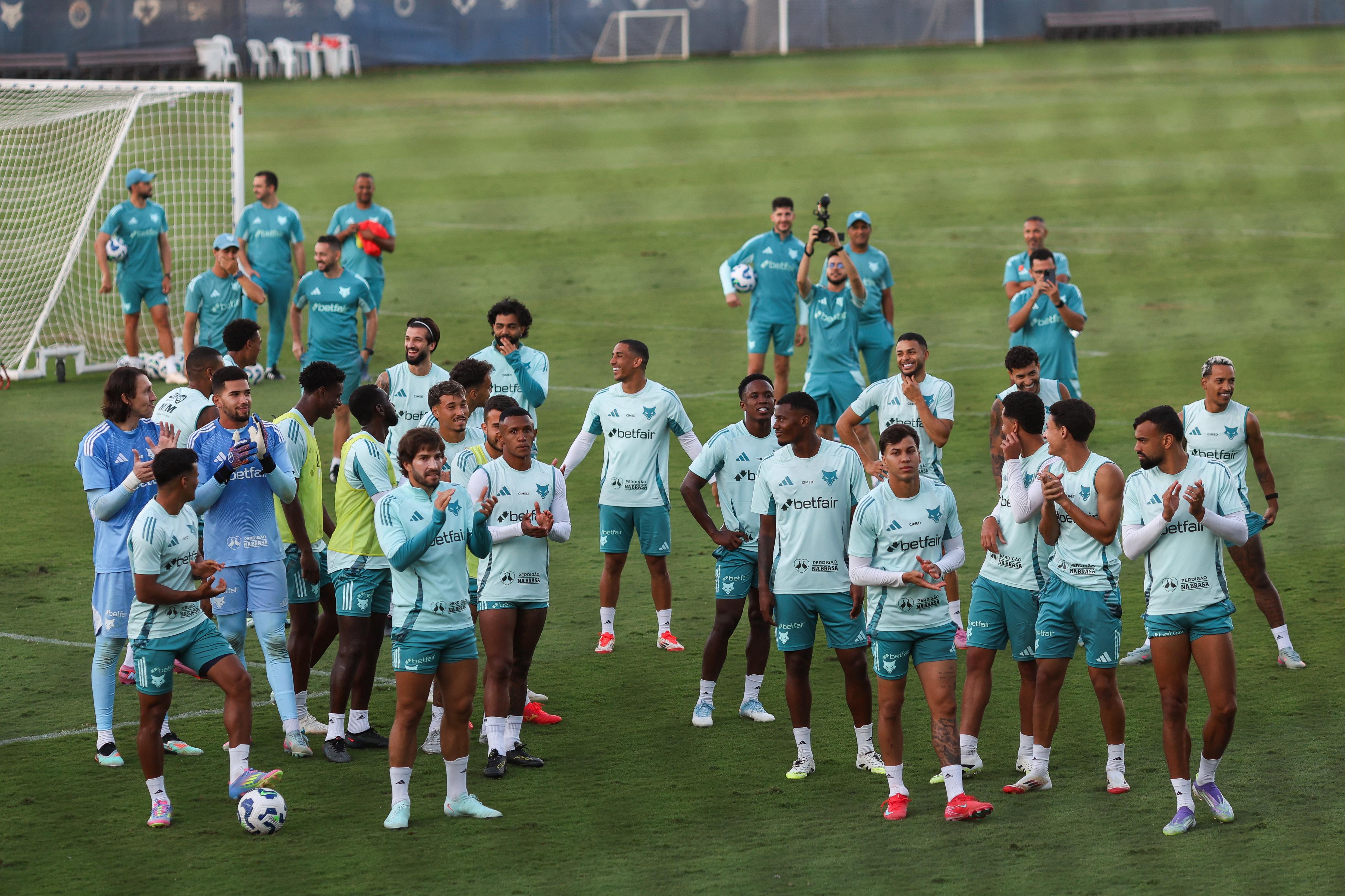 Com presença da torcida, Cruzeiro finaliza preparação para jogo contra o Atlético