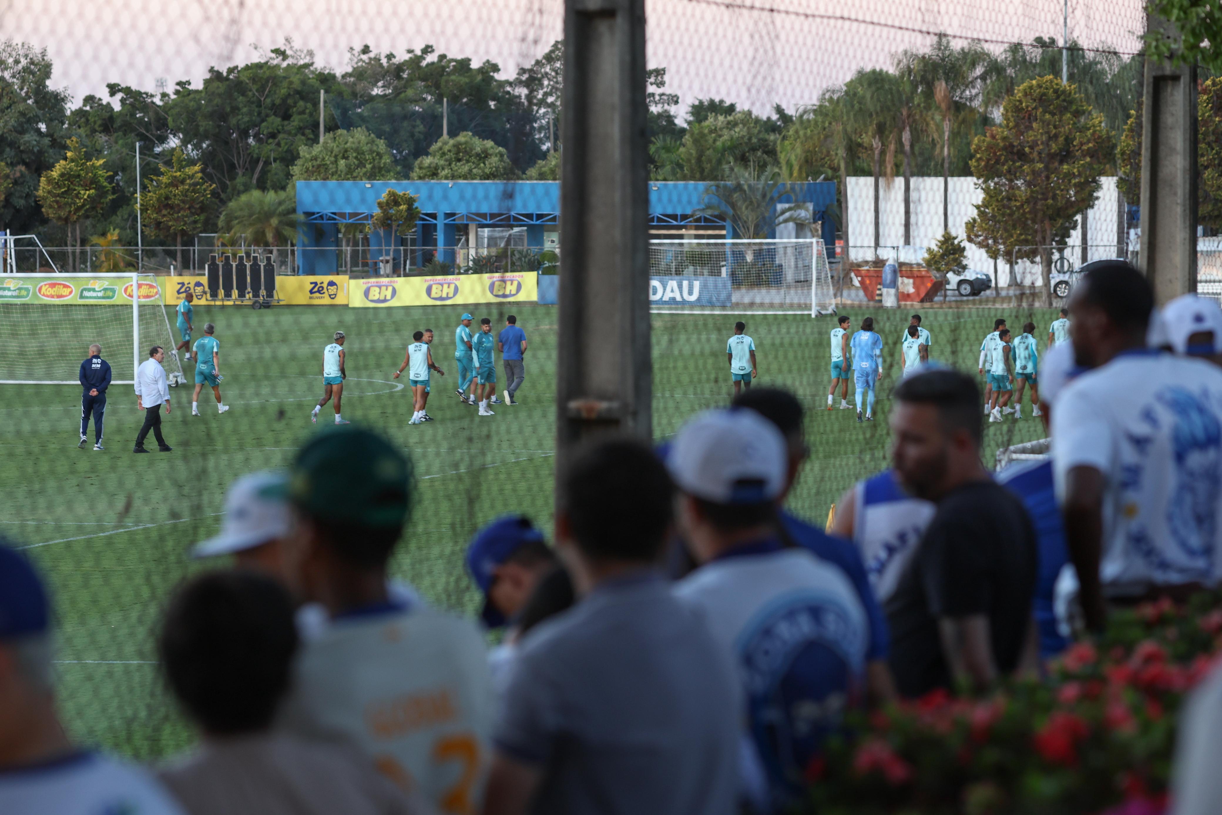 Cruzeiro abre o treino e torcida tem contato com elenco antes de clássico da Copa do Brasil
