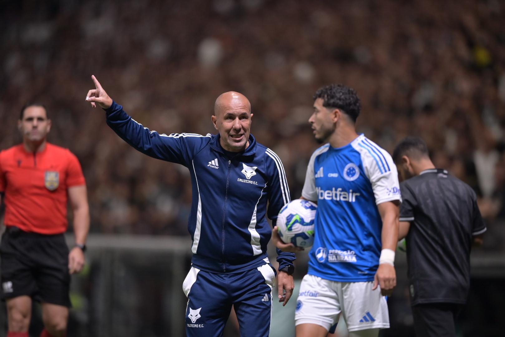 Jardim relata como trabalhou mental de jogadores do Cruzeiro antes de clássico