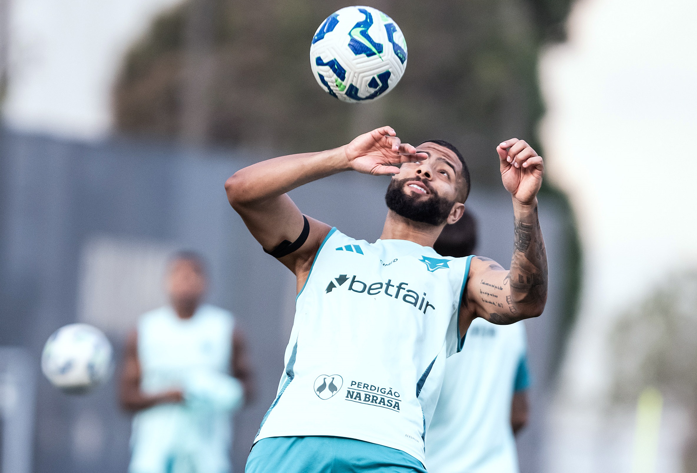 João Marcelo é liberado pelo departamento médico e treina normalmente com o elenco