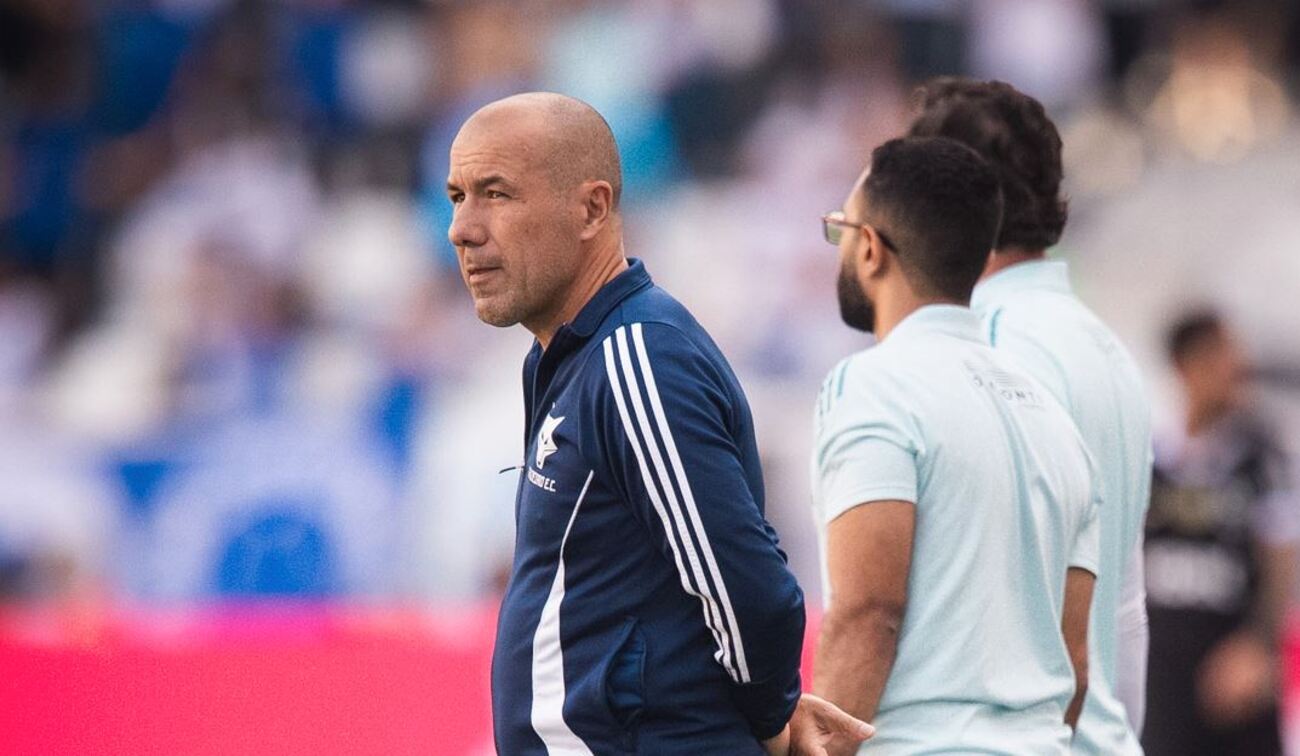 Jardim explica situação das investidas do Cruzeiro em contratações para a temporada